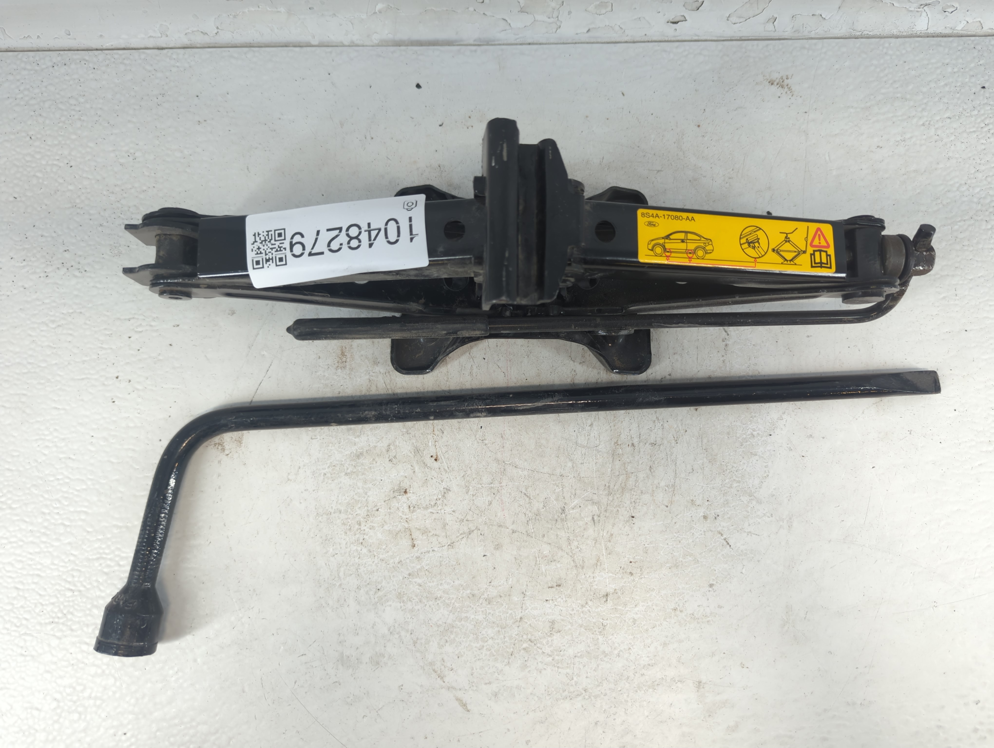 2016 Ford Fiesta Spare Scissor Car Jack 1048279 - Oemusedautoparts1.com