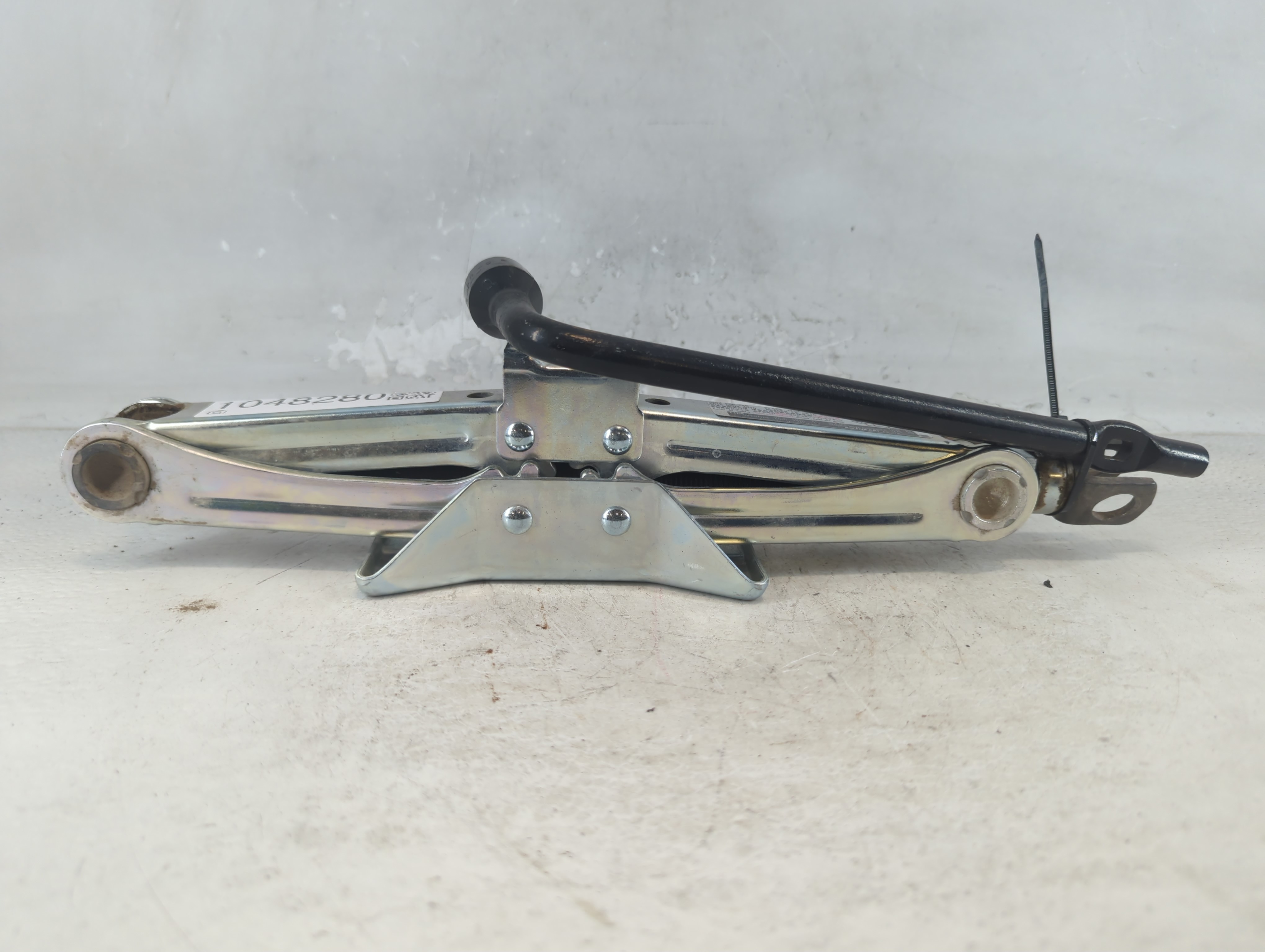 2009 Honda Accord Spare Scissor Car Jack 1048280 - Oemusedautoparts1.com