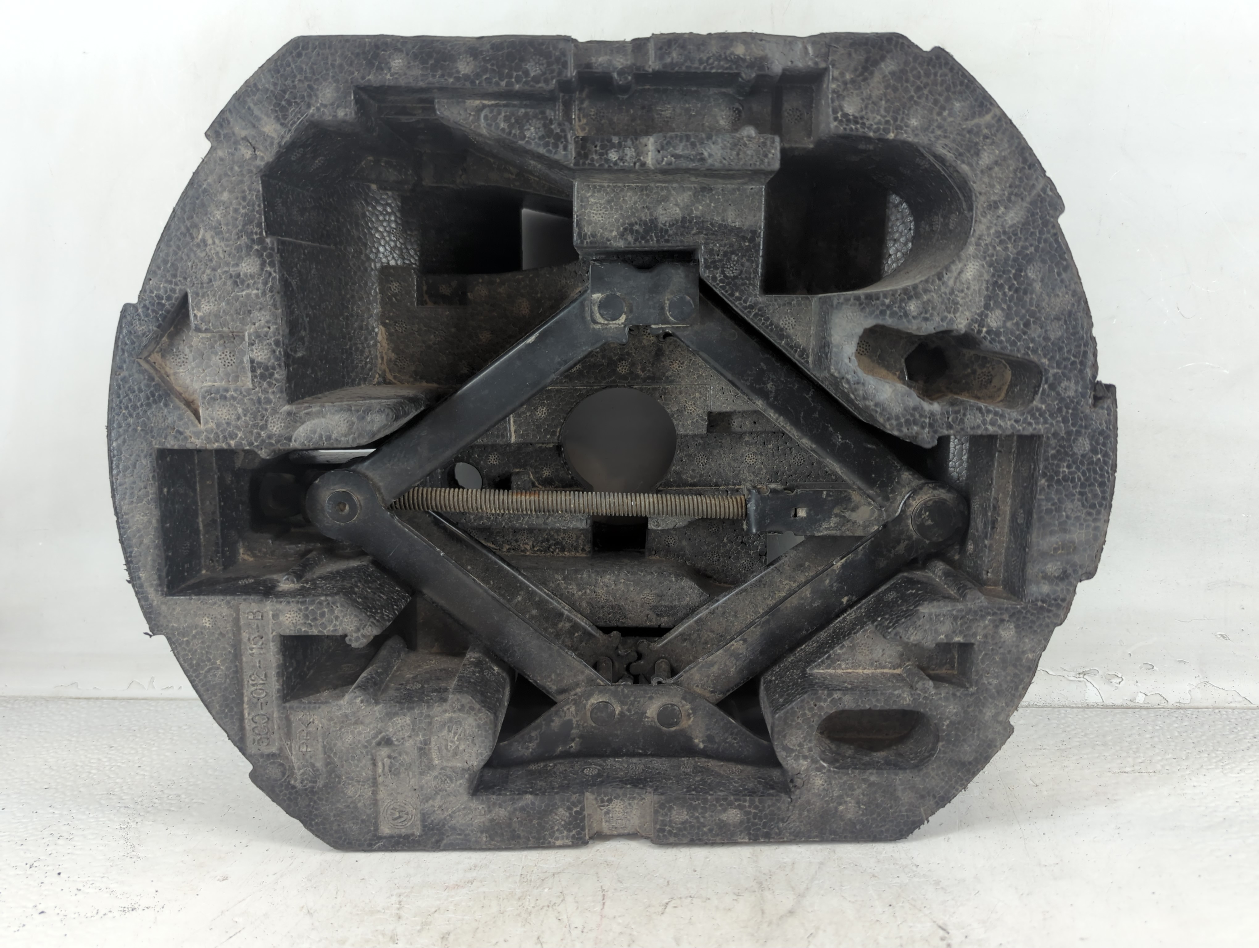 Picture of 2014 Volkswagen Jetta Spare Scissor Car Jack 1048282