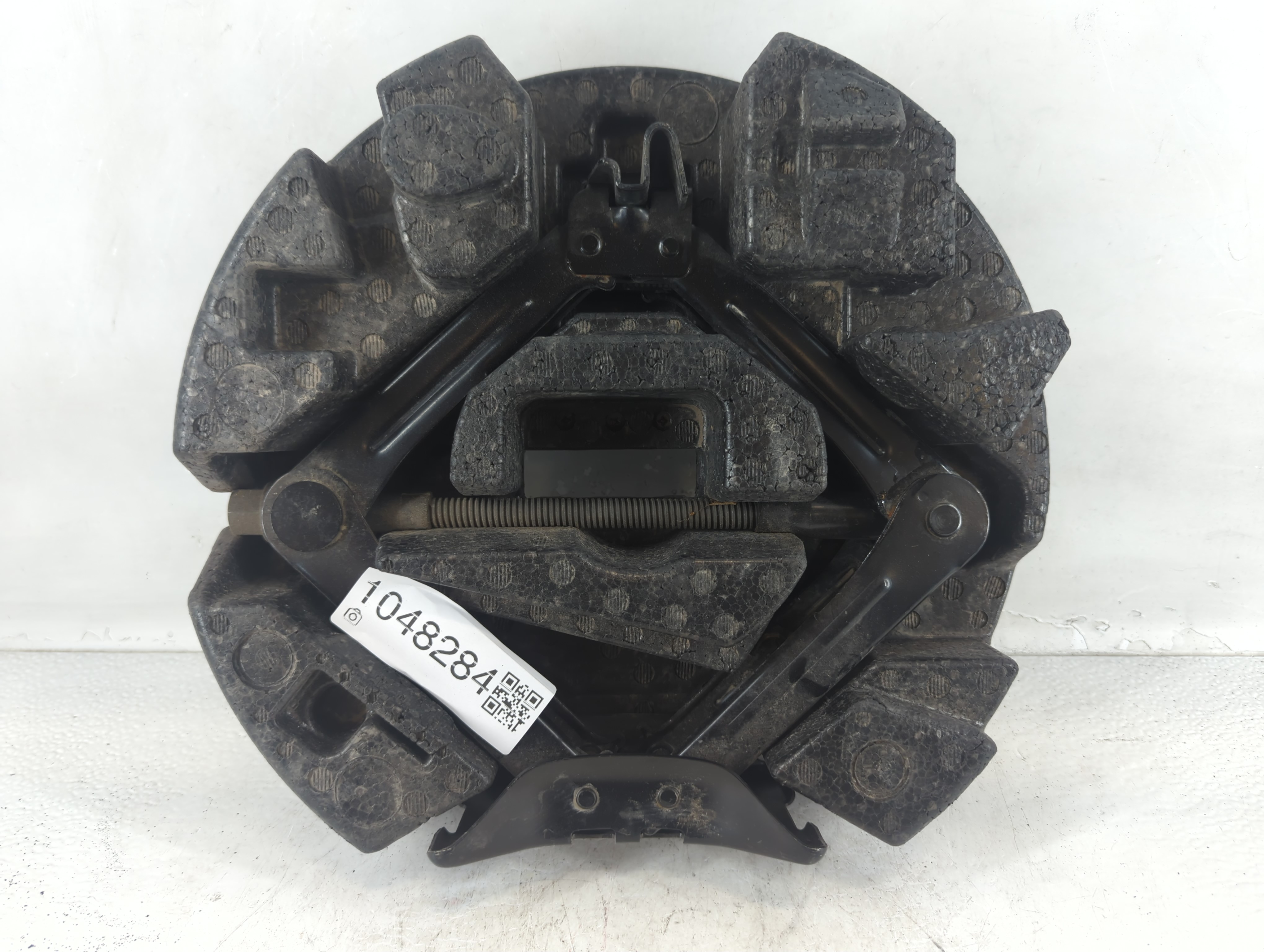 2014 Ford Focus Spare Scissor Car Jack 1048284 - Oemusedautoparts1.com
