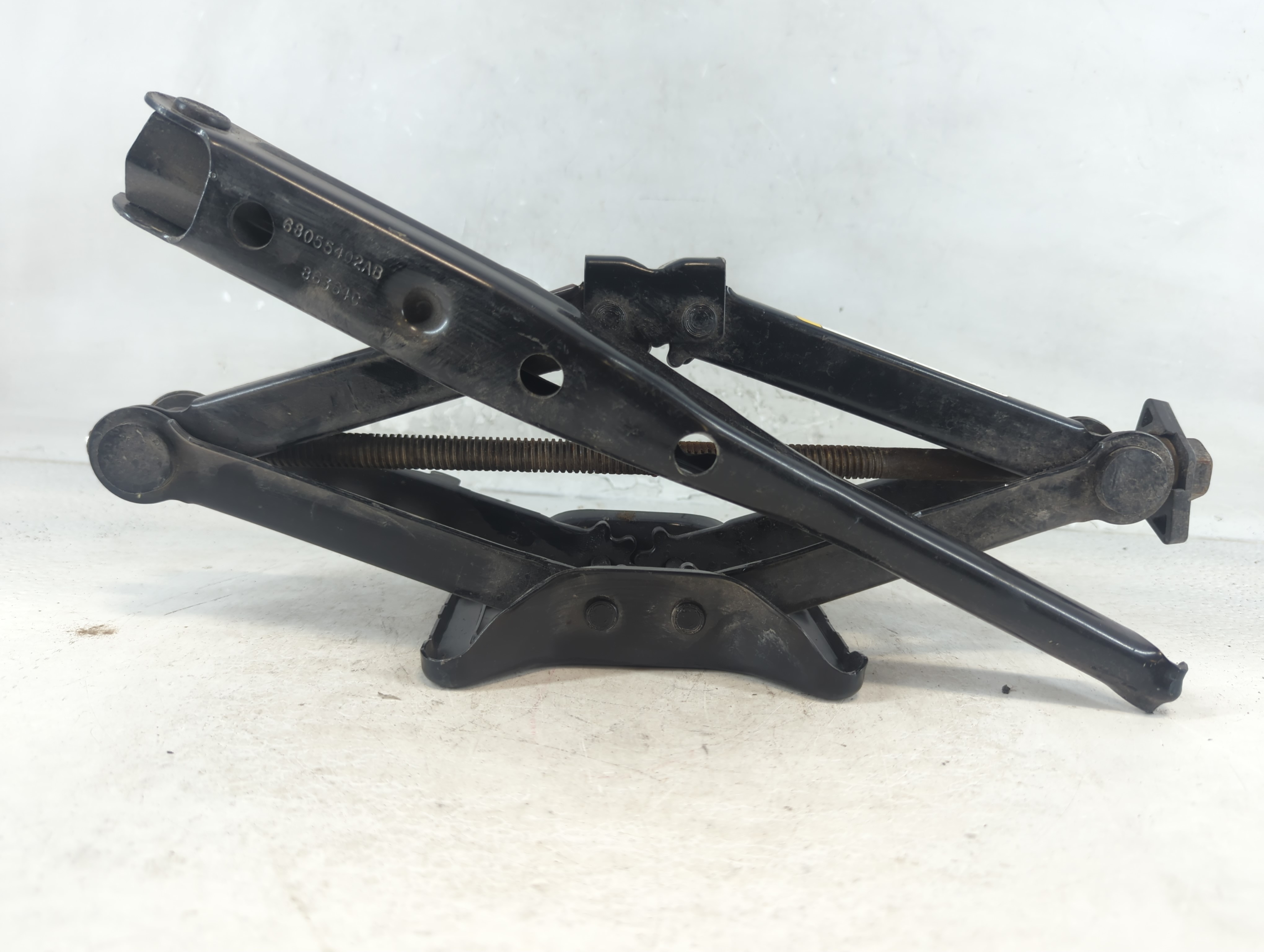 2015 Chrysler 300 Spare Scissor Car Jack 1048286 - Oemusedautoparts1.com