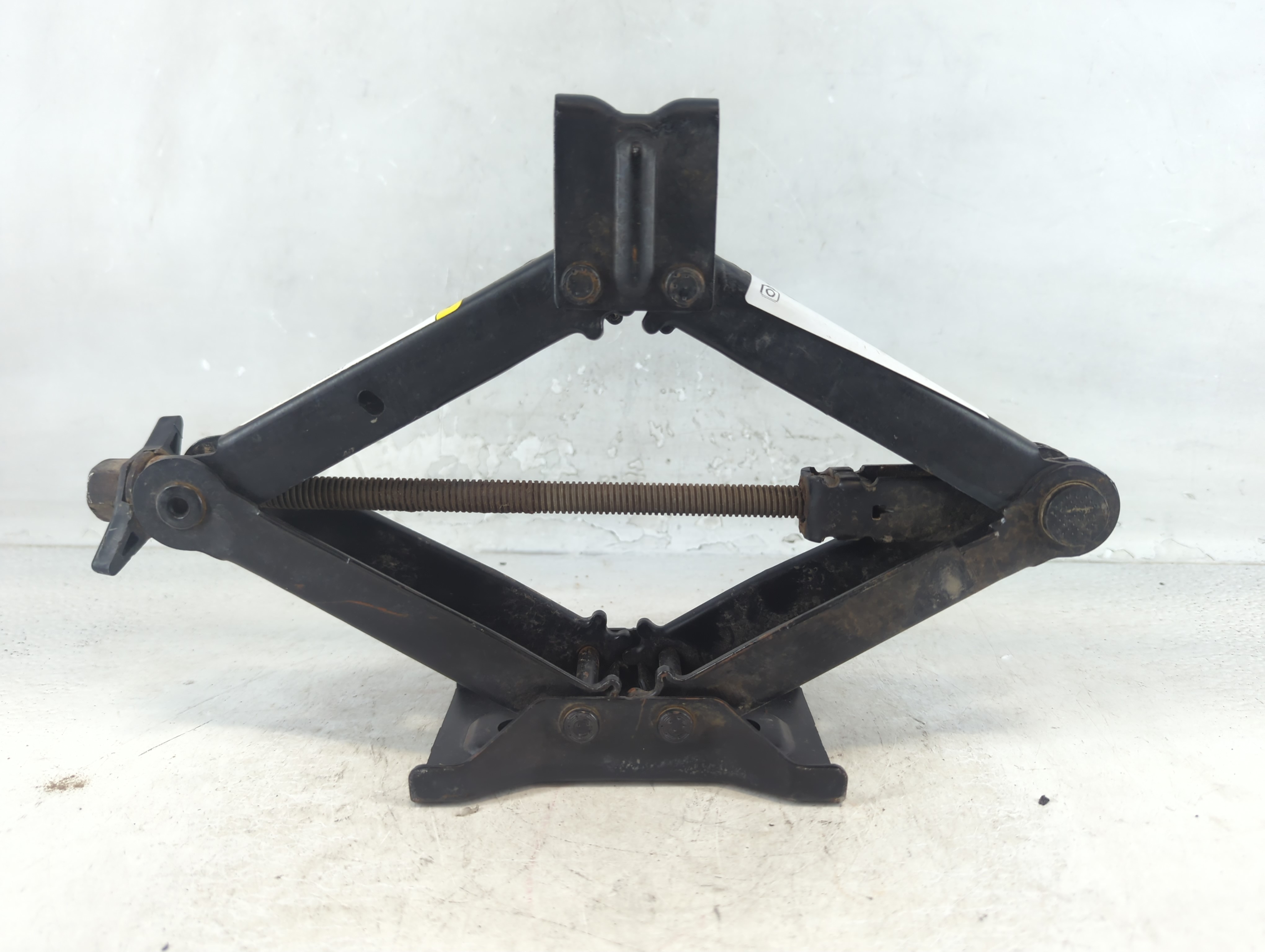 2015 Chrysler 200 Spare Scissor Car Jack 1048288 - Oemusedautoparts1.com