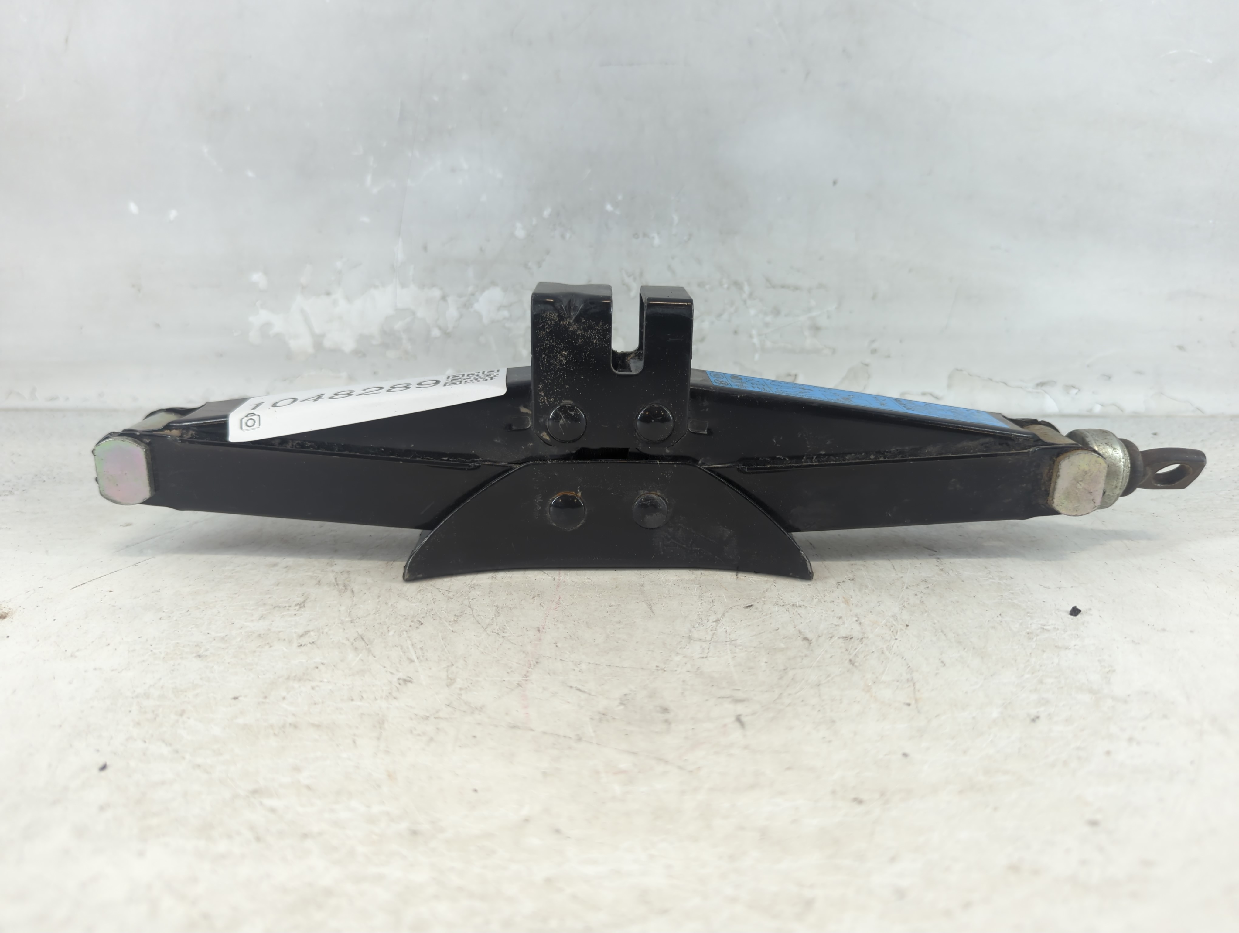 2018 Hyundai Elantra Gt Spare Scissor Car Jack 1048289 - Oemusedautoparts1.com