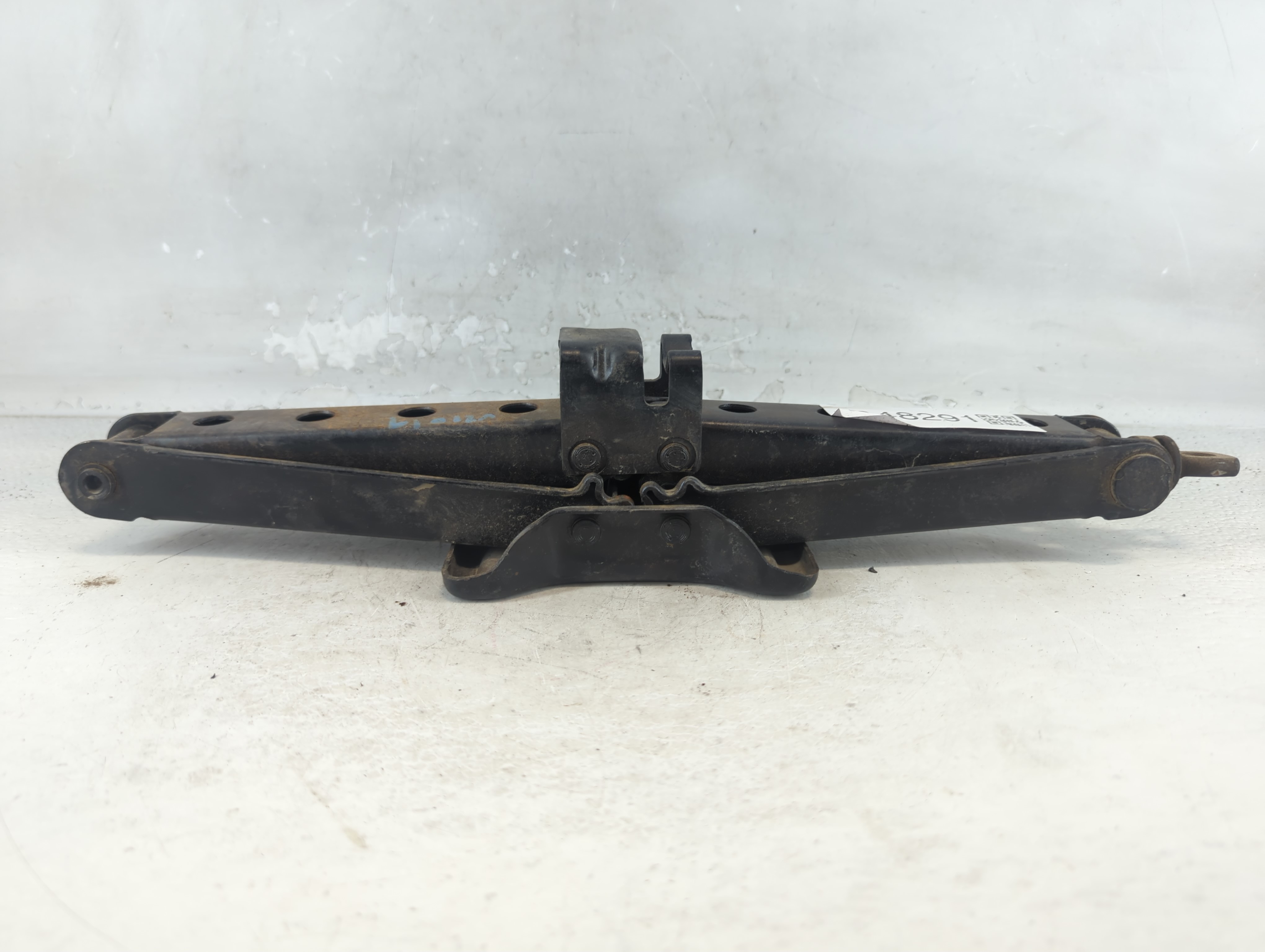 2015 Lexus Nx200t Spare Scissor Car Jack 1048291 - Oemusedautoparts1.com