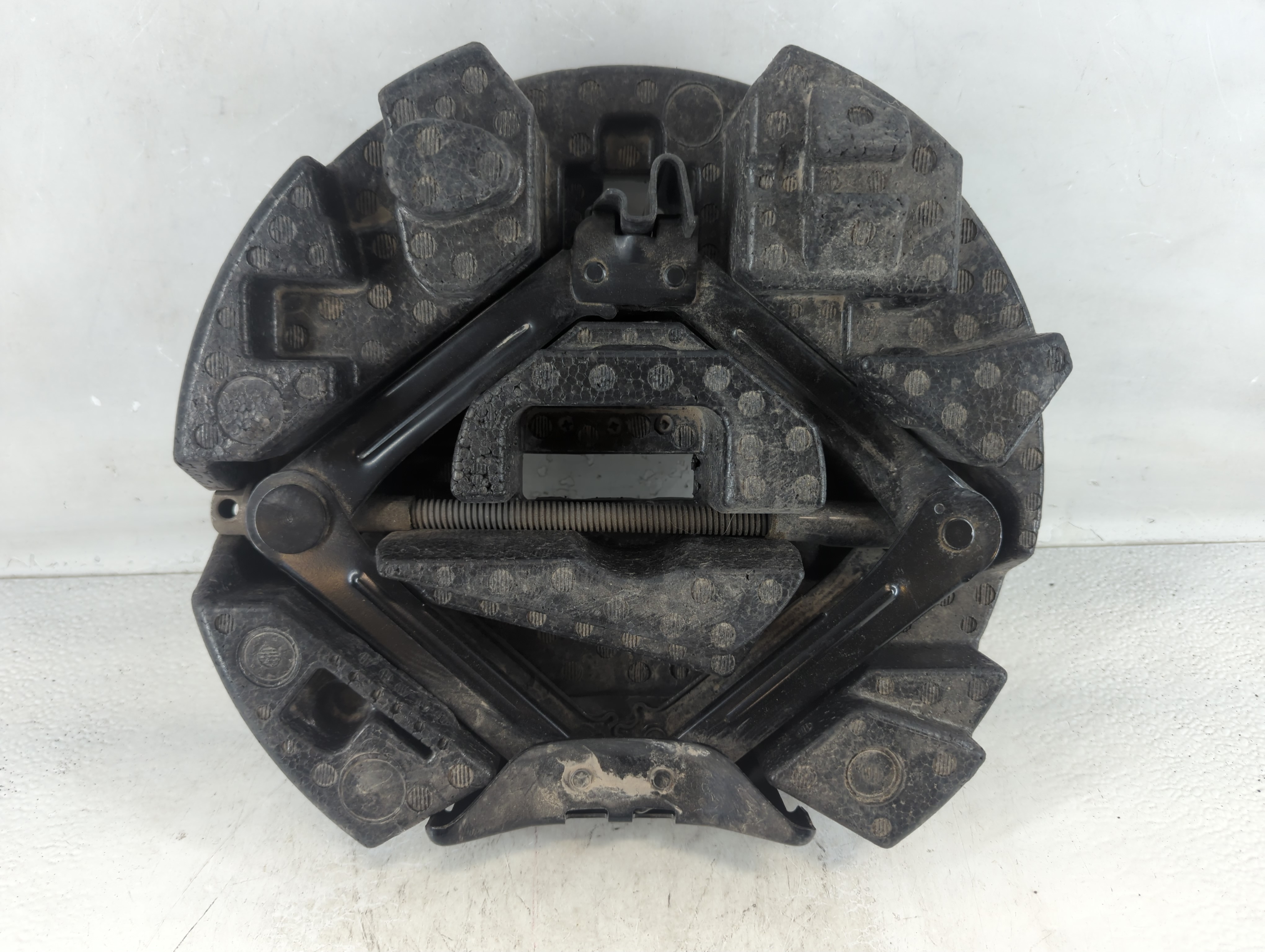 2014 Ford Focus Spare Scissor Car Jack 1048294 - Oemusedautoparts1.com