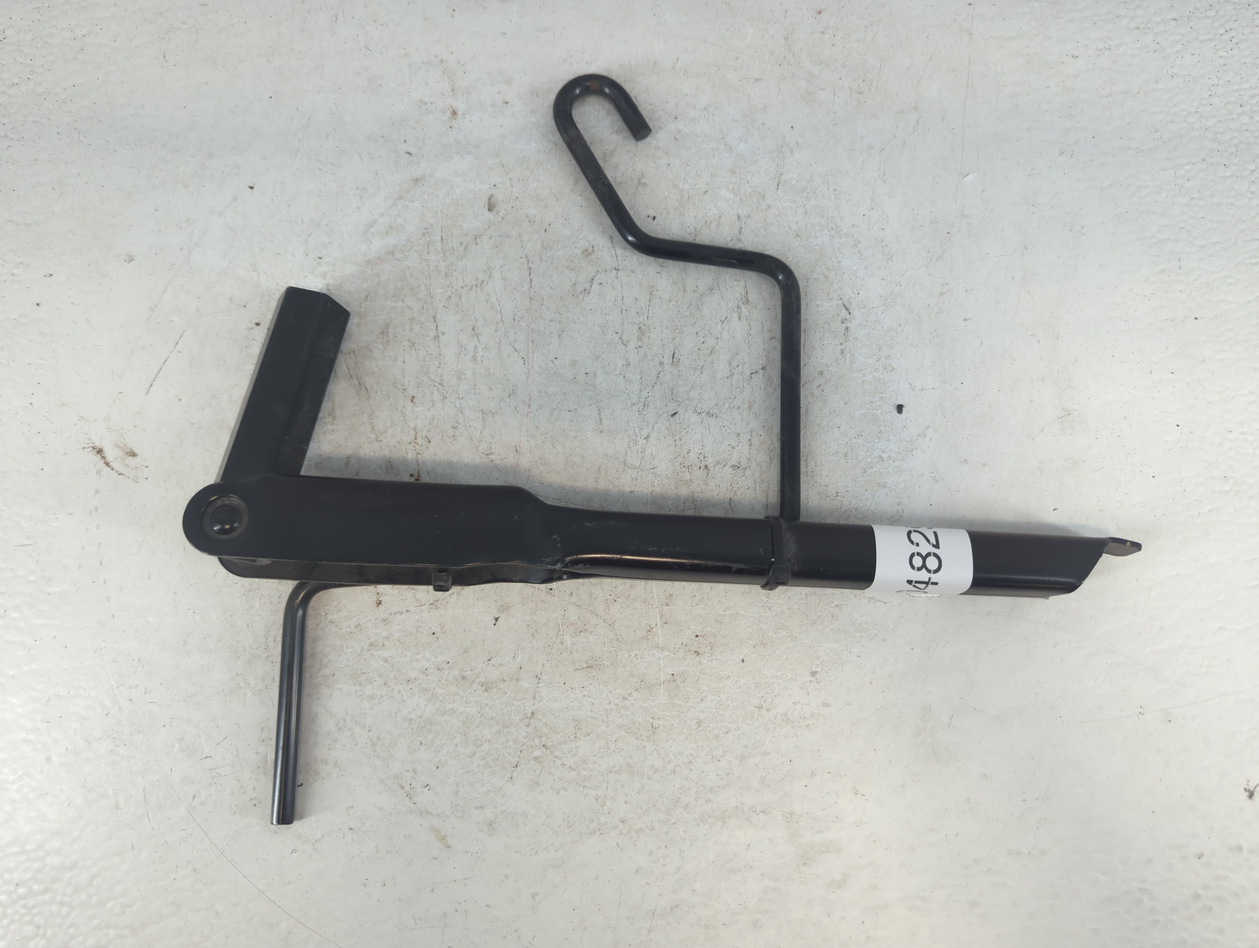 2011 Chevrolet Cruze Spare Scissor Car Jack 1048298 - Oemusedautoparts1.com