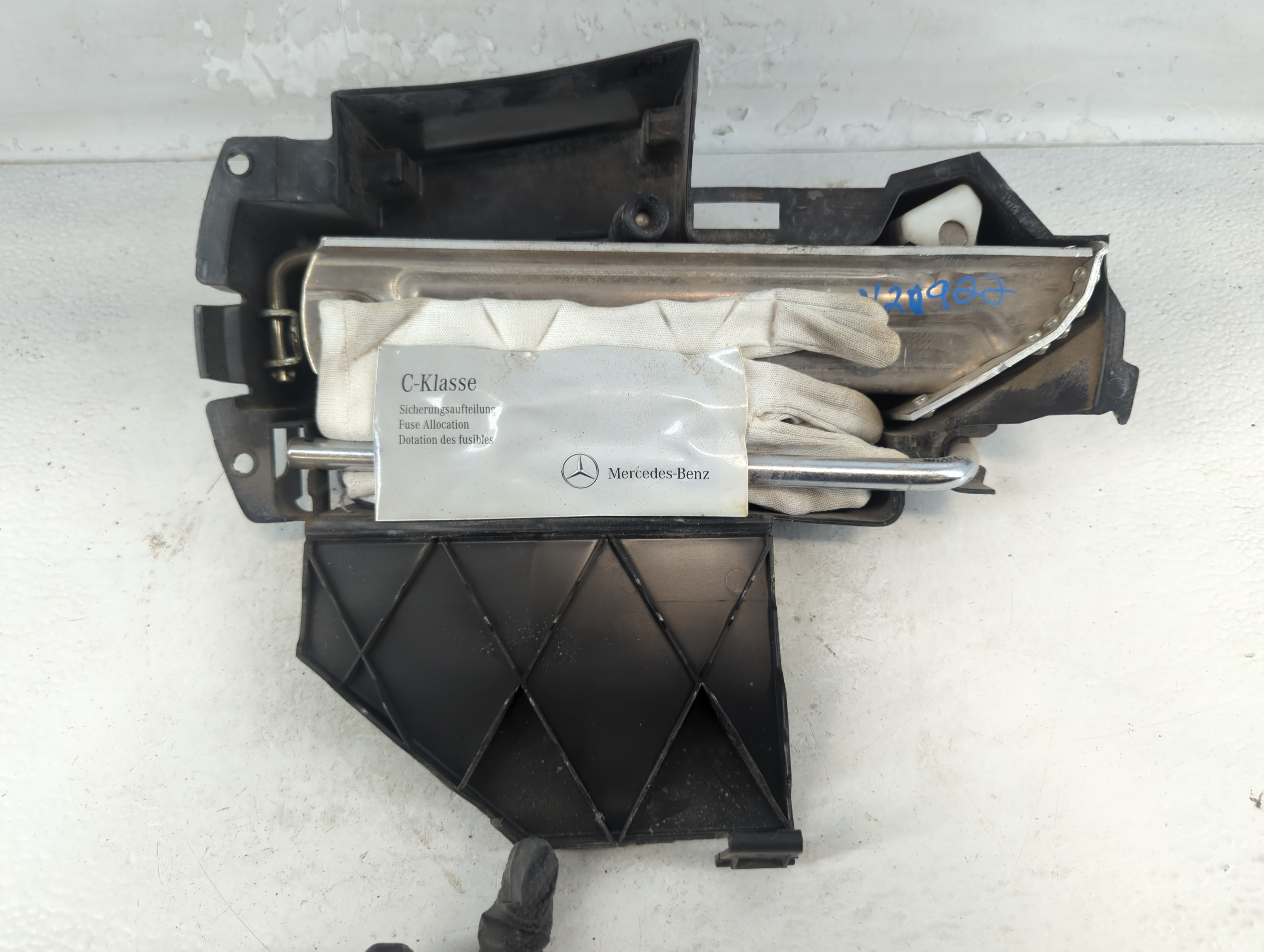 2012 Mercedes-benz C250 Spare Scissor Car Jack 1048299 - Oemusedautoparts1.com