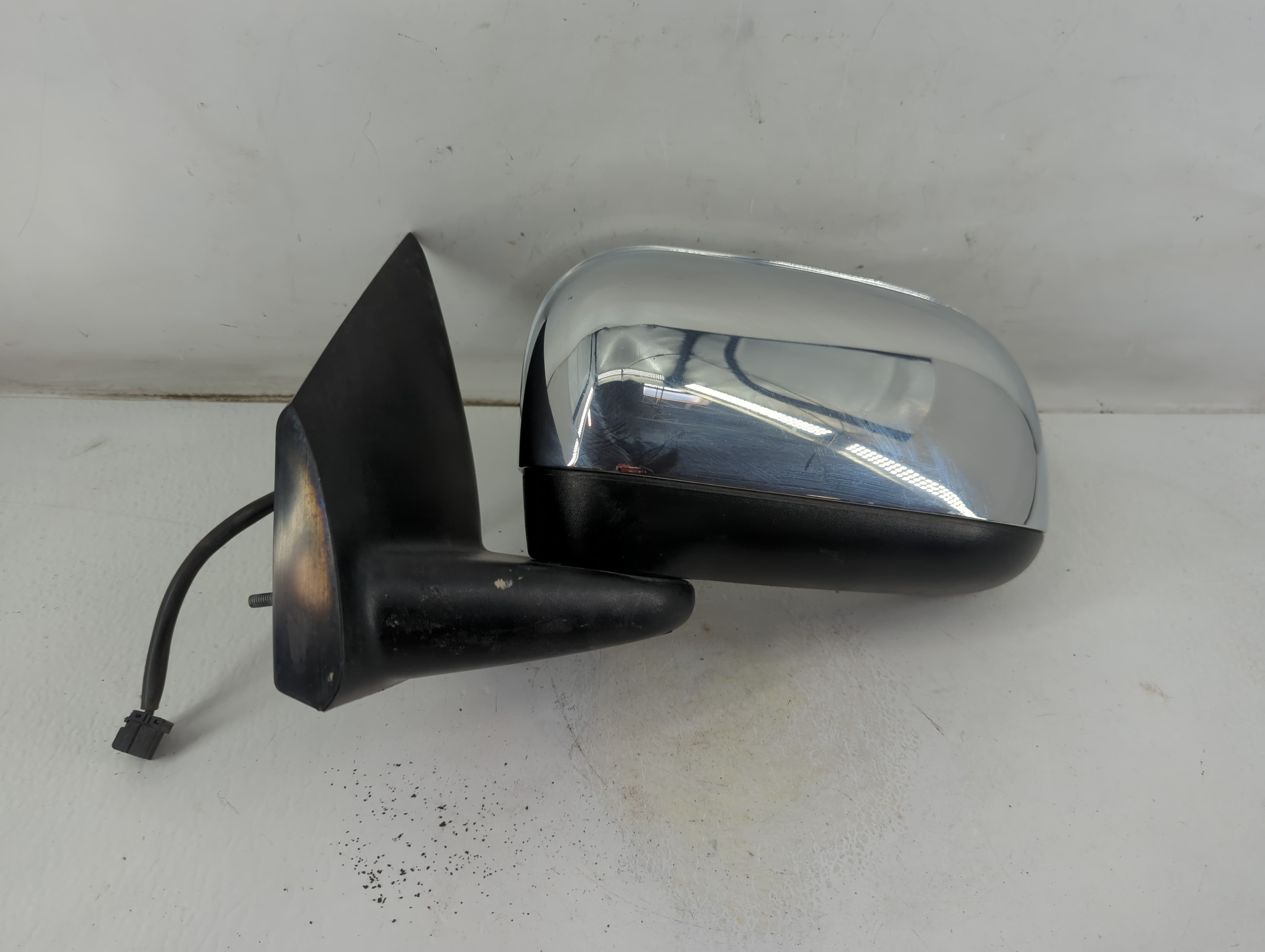 2007-2009 Chrysler Aspen Driver Left Side View Power Door Mirror Chrome 1048312 - Oemusedautoparts1.com