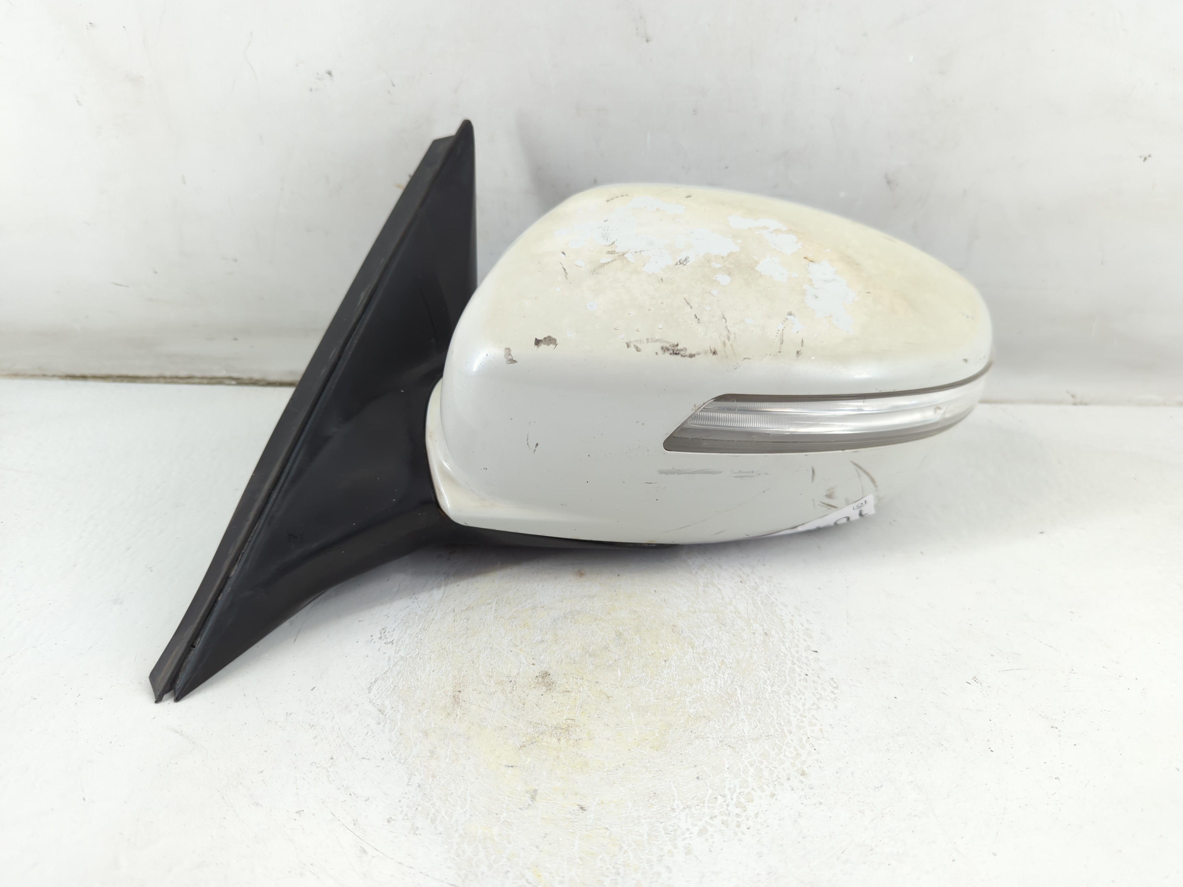 2009-2014 Hyundai Genesis Driver Left Side View Power Door Mirror White 1048320 - Oemusedautoparts1.com