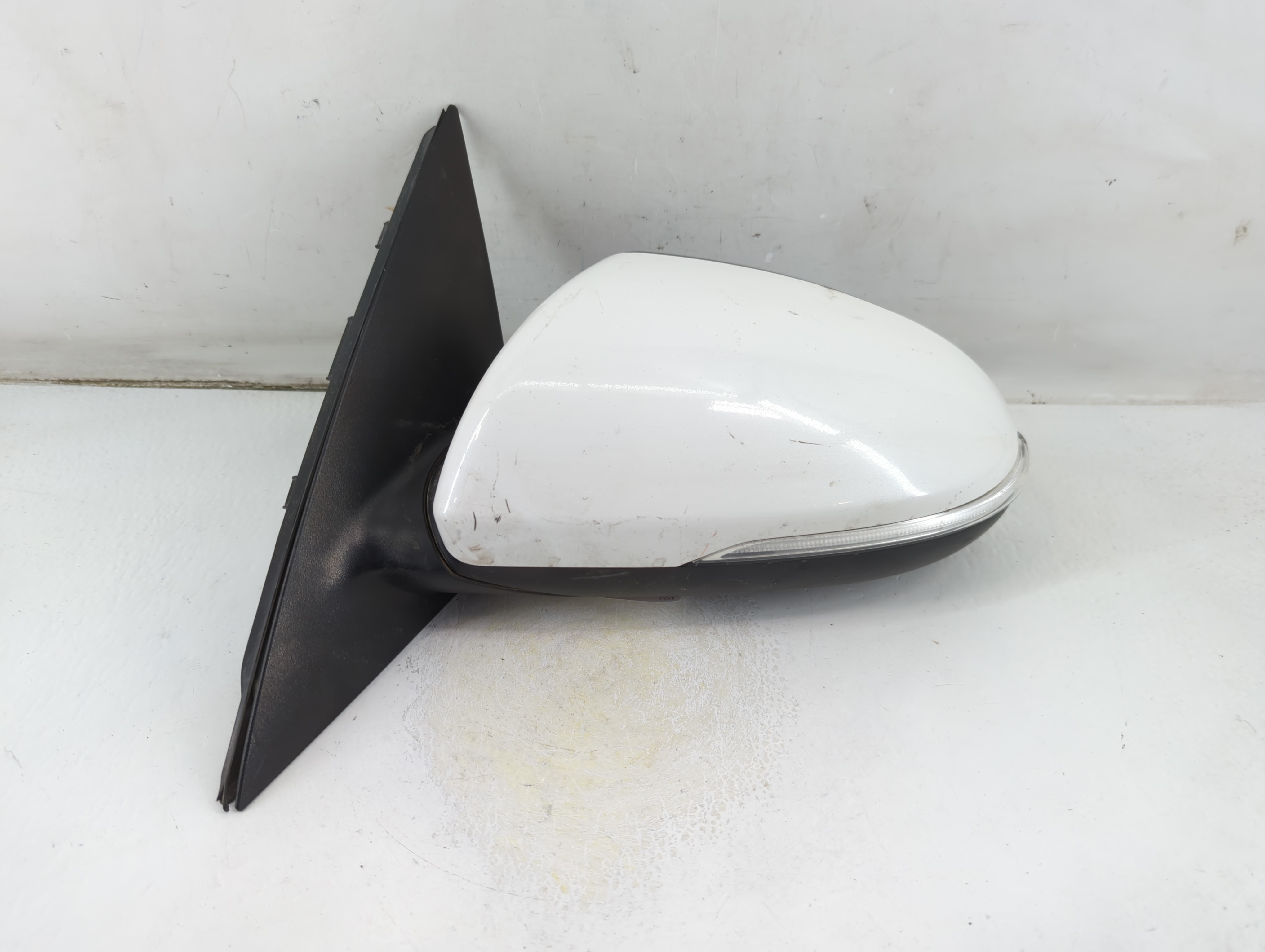2016-2018 Kia Optima Driver Left Side View Power Door Mirror White 1048345 - Oemusedautoparts1.com