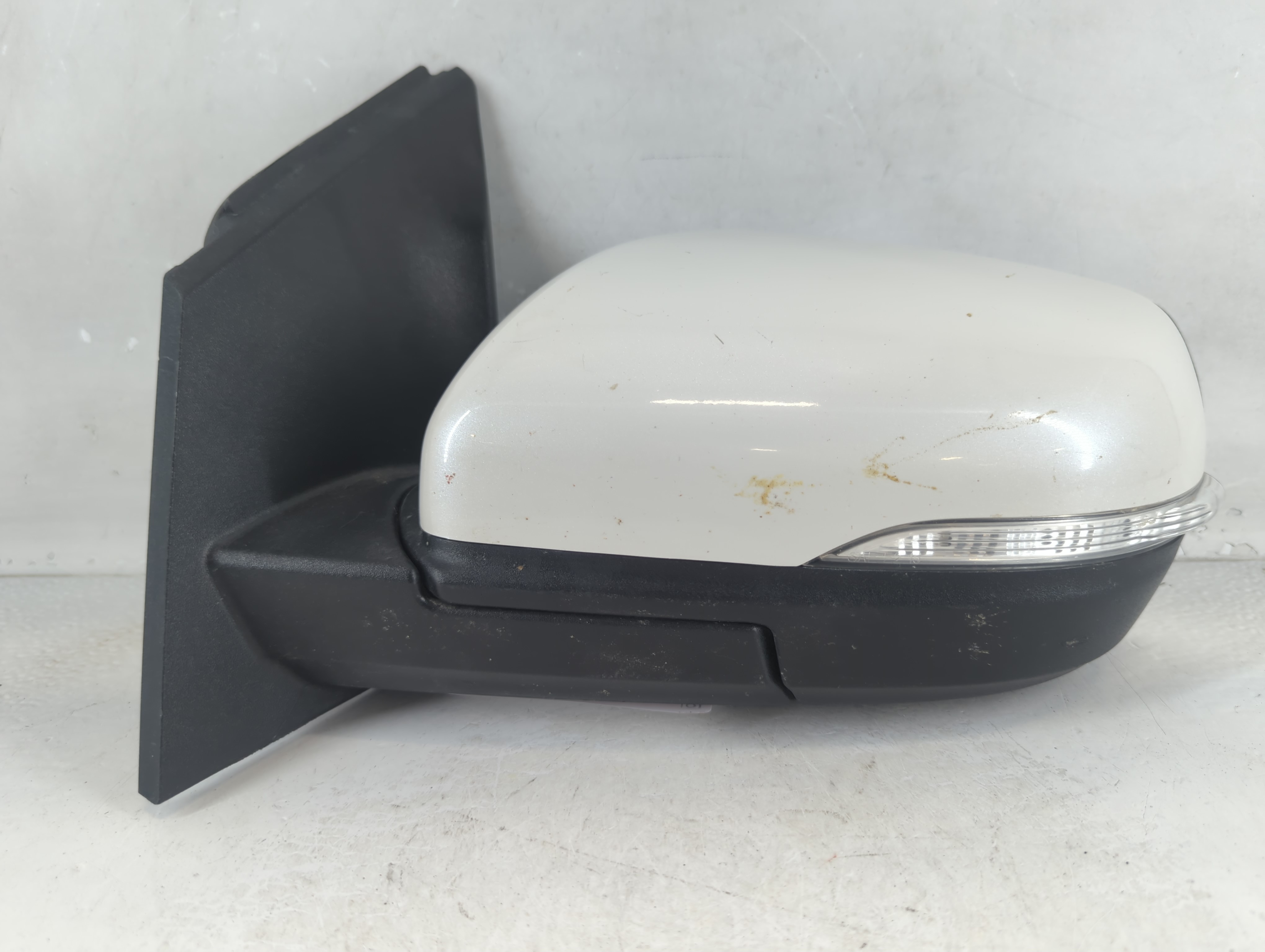 2015-2018 Ford Edge Driver Left Side View Power Door Mirror White 1048386 - Oemusedautoparts1.com