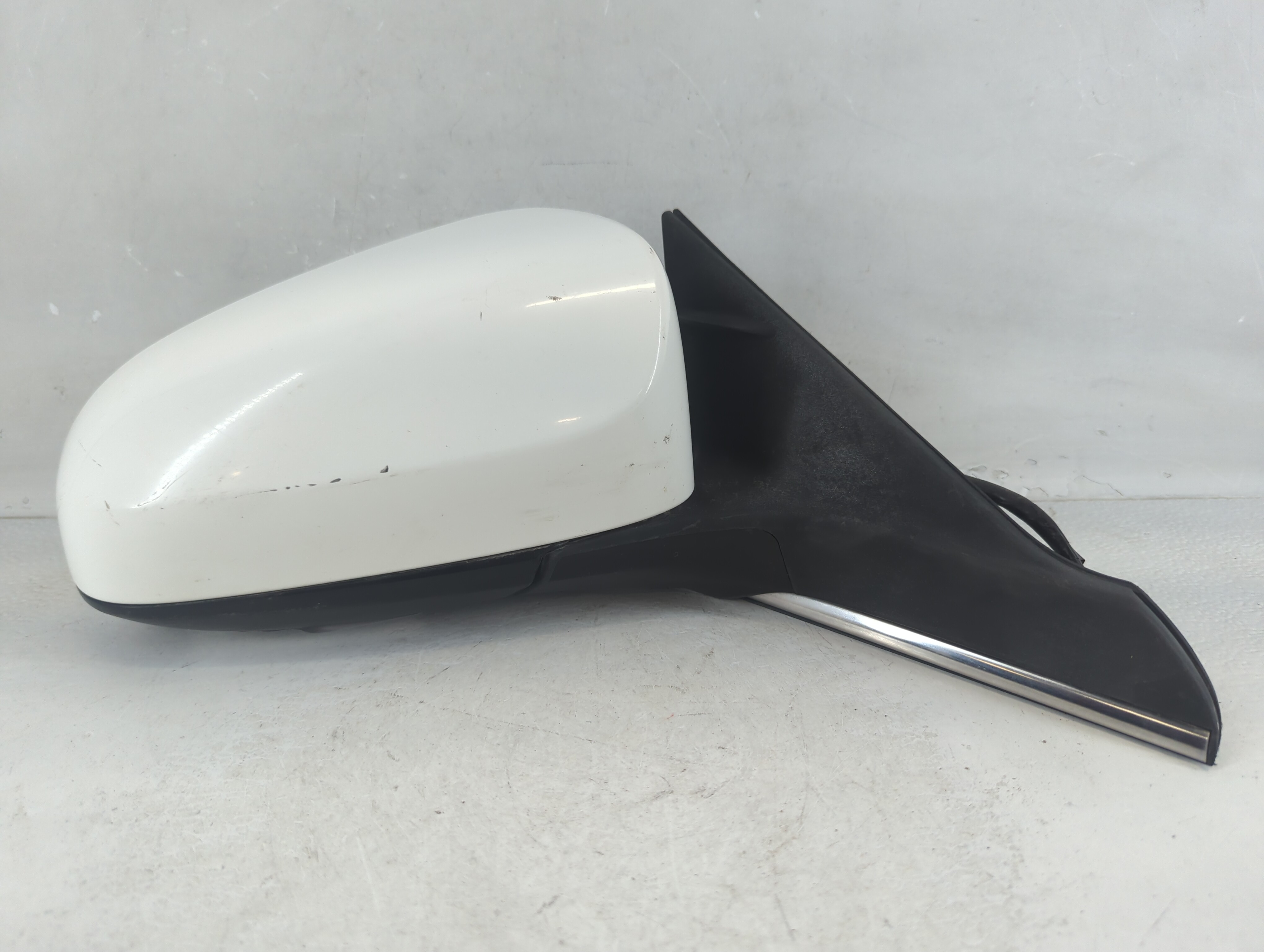 2015-2017 Toyota Camry Passenger Right Side View Power Door Mirror White 1048388 - Oemusedautoparts1.com