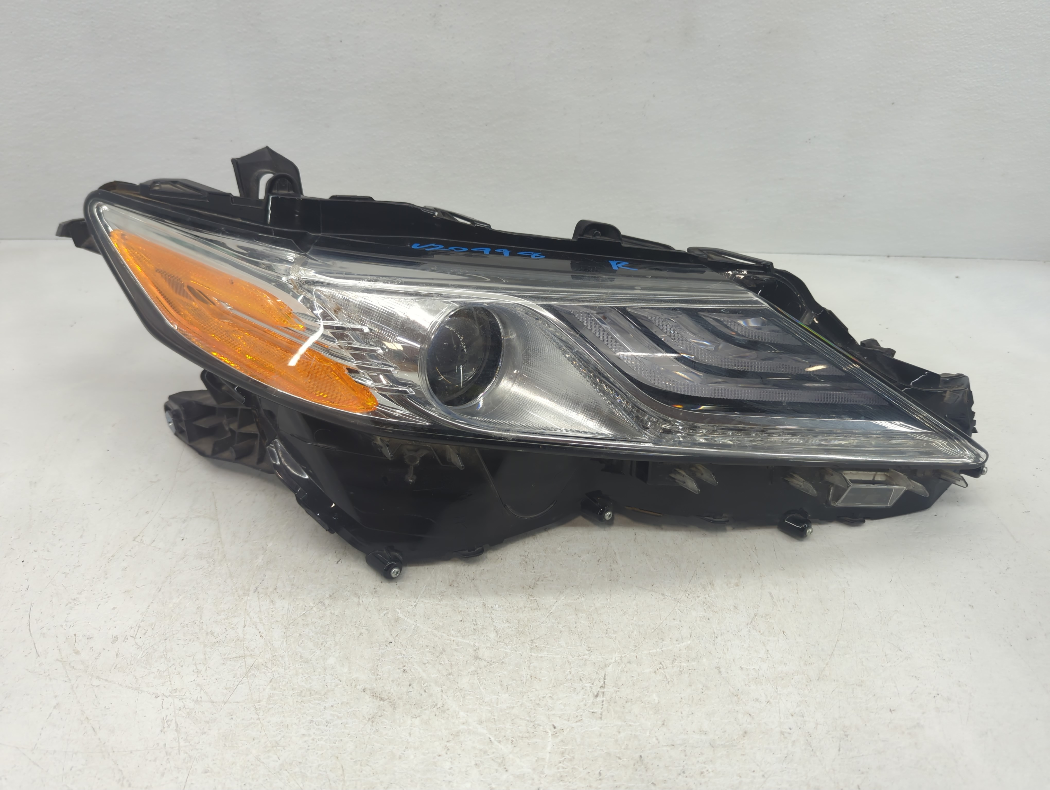 2018-2022 Toyota Camry Driver Left Oem Head Light Headlight Lamp 1048404 - Oemusedautoparts1.com