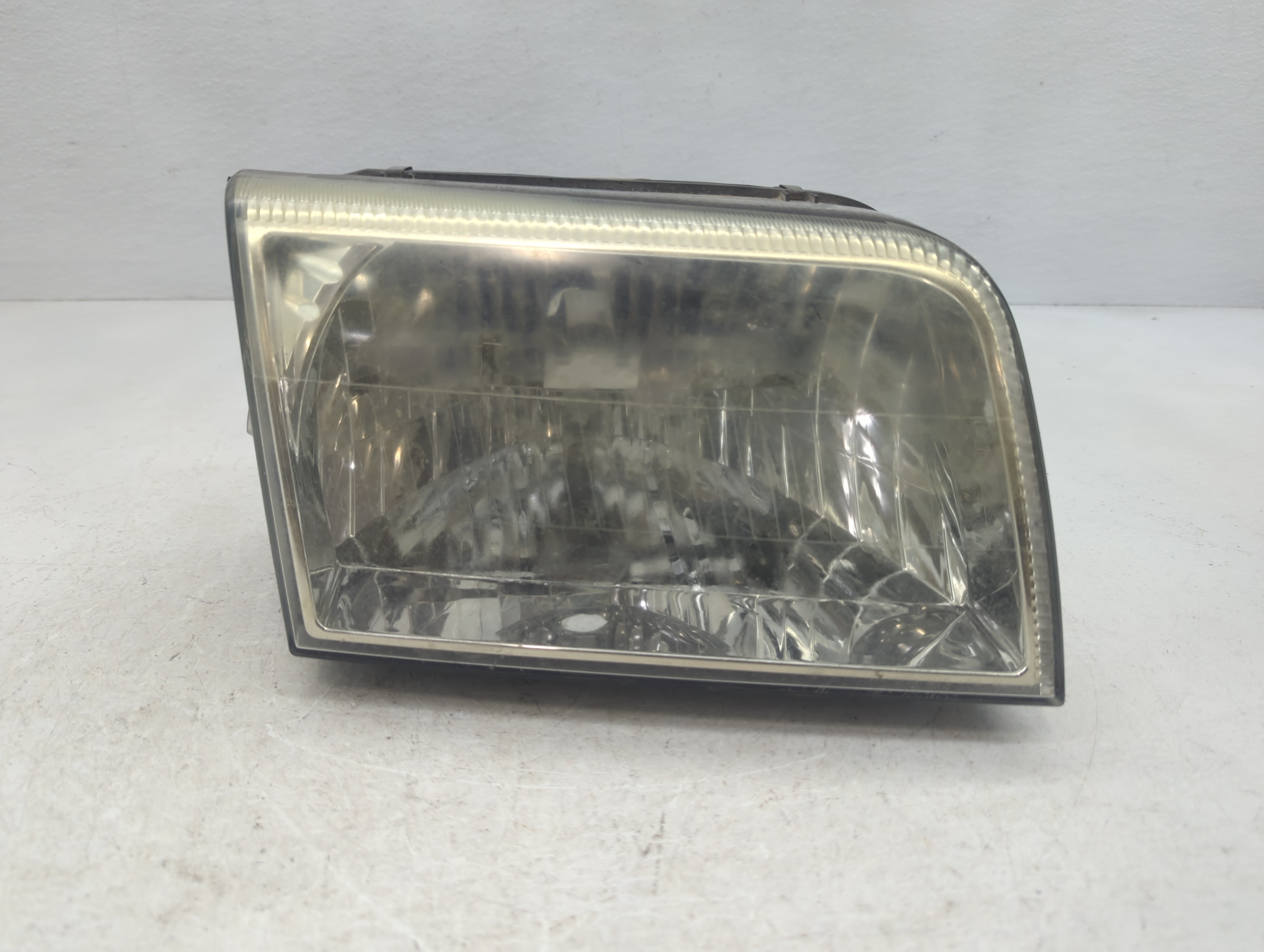 Picture of 2006 Mercury Grand Marquis Passenger Right Oem Head Light Headlight Lamp 1048407