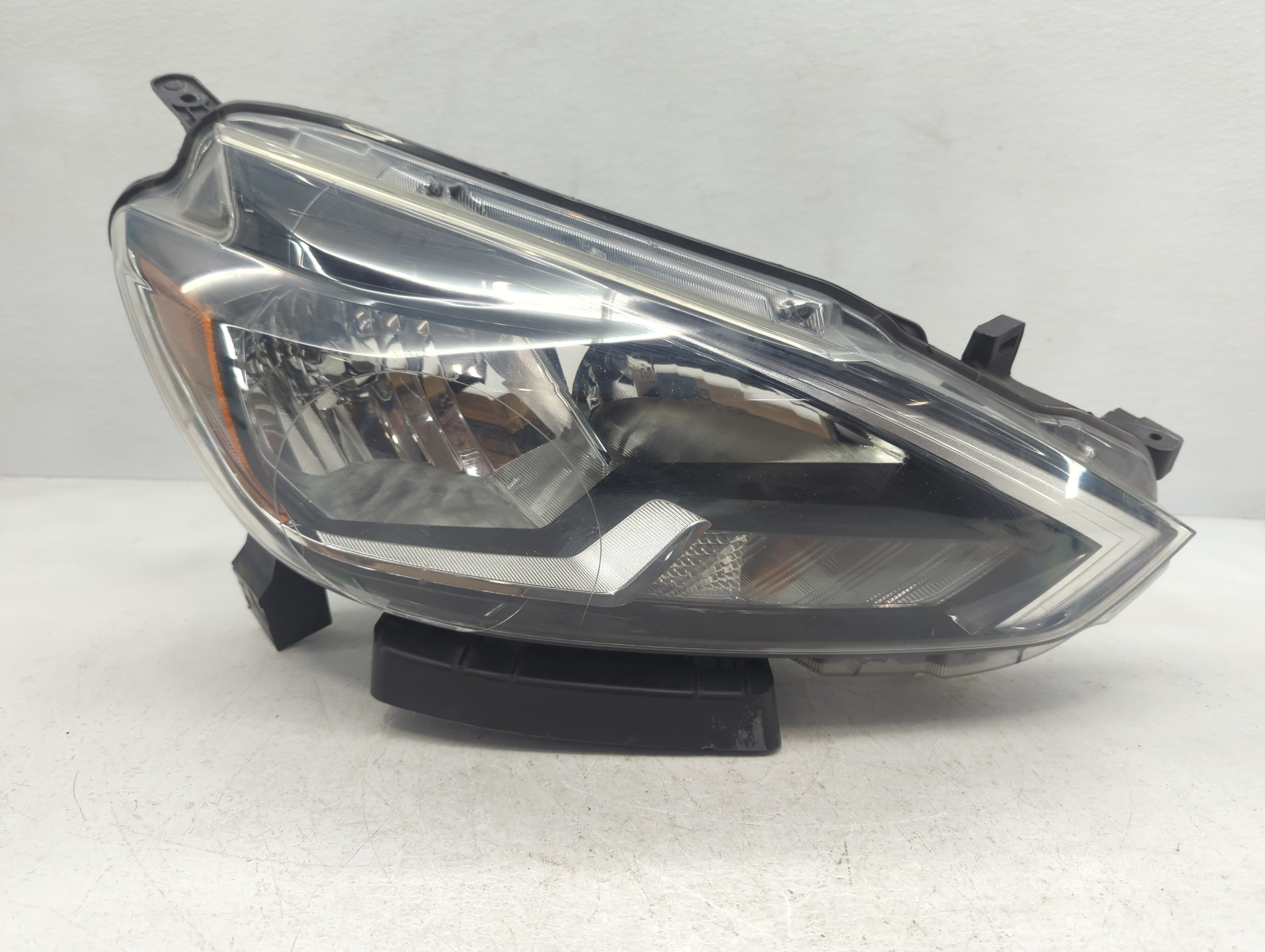 2016-2019 Nissan Sentra Passenger Right Oem Head Light Headlight Lamp 1048410 - Oemusedautoparts1.com