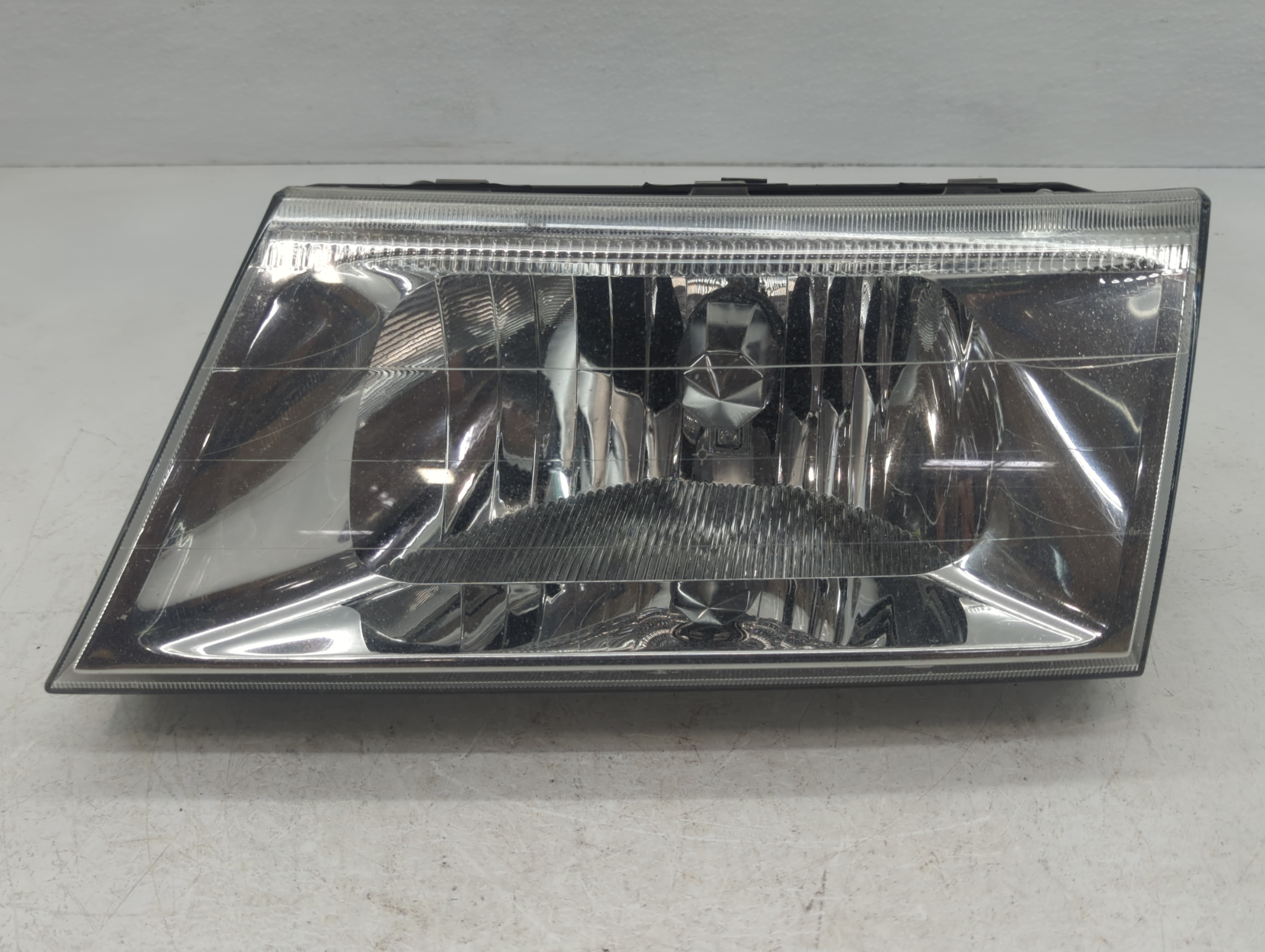 2005 Mercury Grand Marquis Driver Left Oem Head Light Headlight Lamp 1048416 - Oemusedautoparts1.com