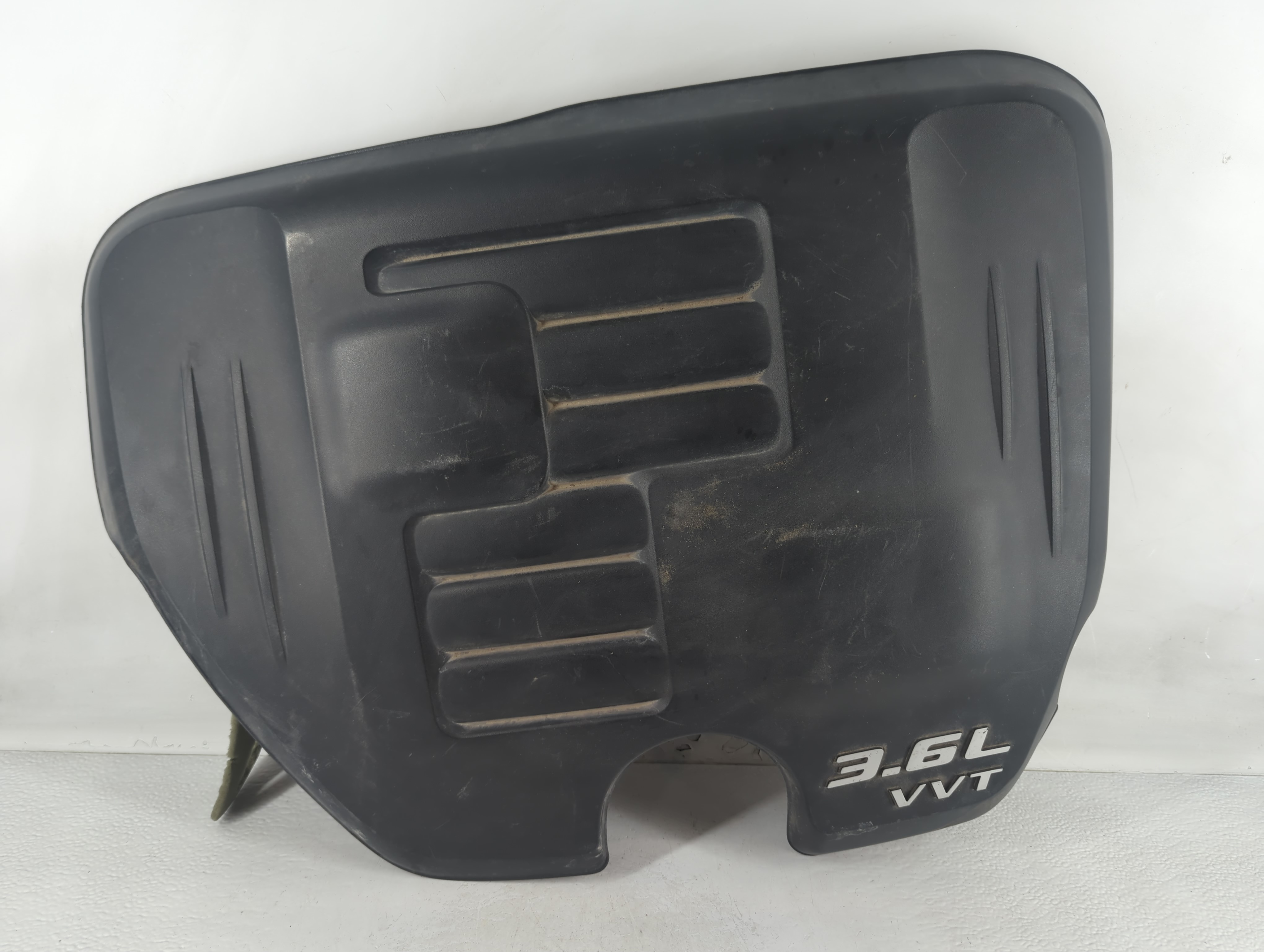 2015 Chrysler 300 Engine Cover Black 1048455 - Oemusedautoparts1.com