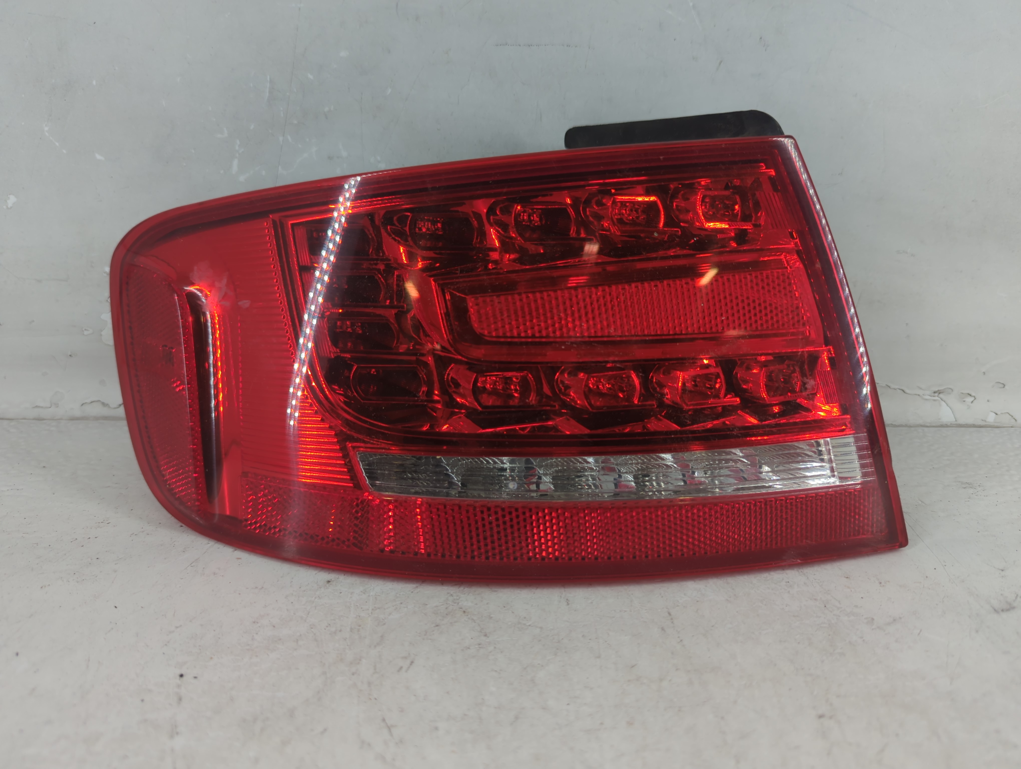 2010-2012 Audi A4 Driver Left Side Tail Light Taillight Oem 1048490 - Oemusedautoparts1.com