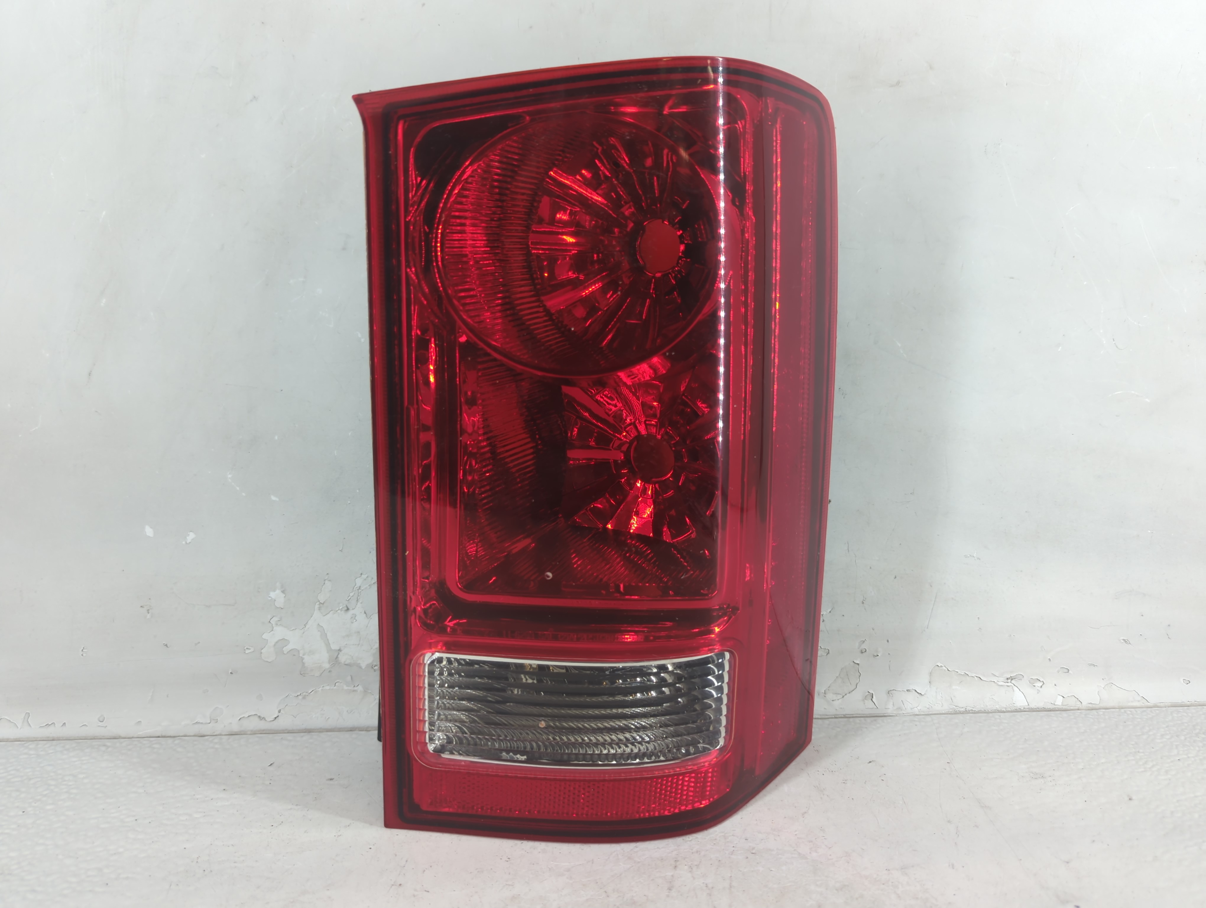 Picture of 2009-2015 Honda Pilot Passenger Right Side Tail Light Taillight Oem 1048491