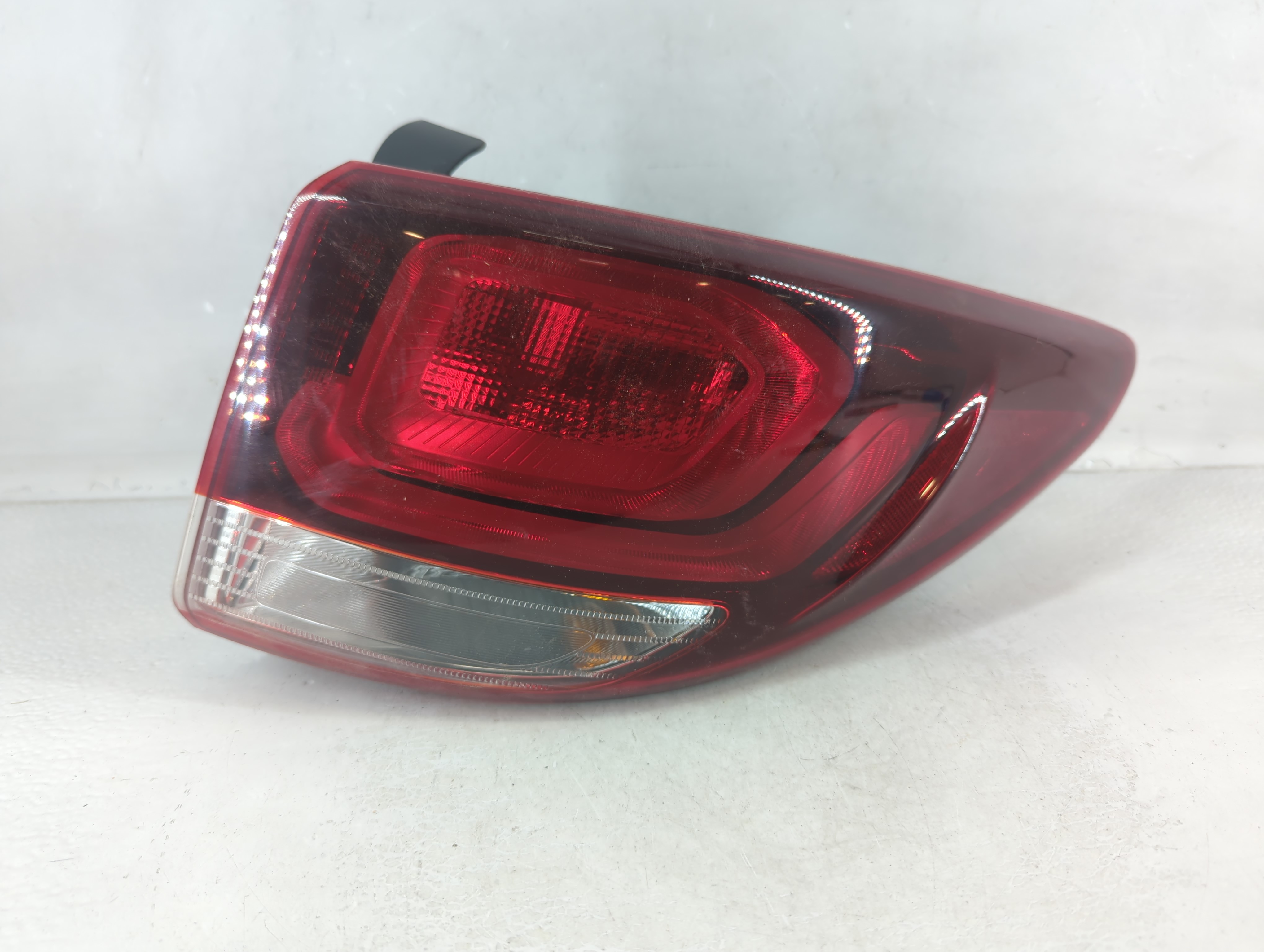 Picture of 2017-2018 Hyundai Santa Fe Passenger Right Side Tail Light Taillight Oem 1048507
