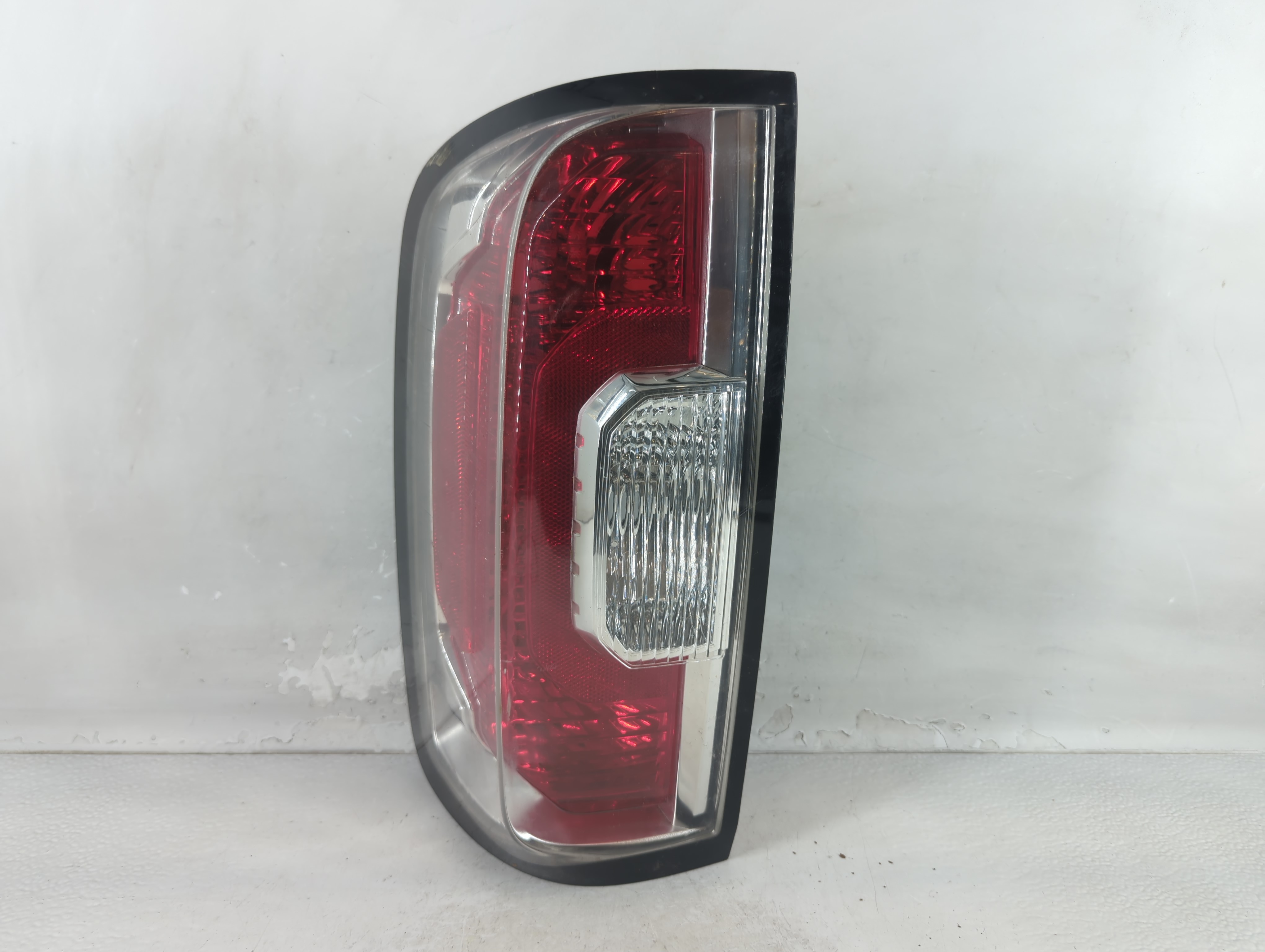 2015-2022 Gmc Canyon Driver Left Side Tail Light Taillight Oem 1048522 - Oemusedautoparts1.com