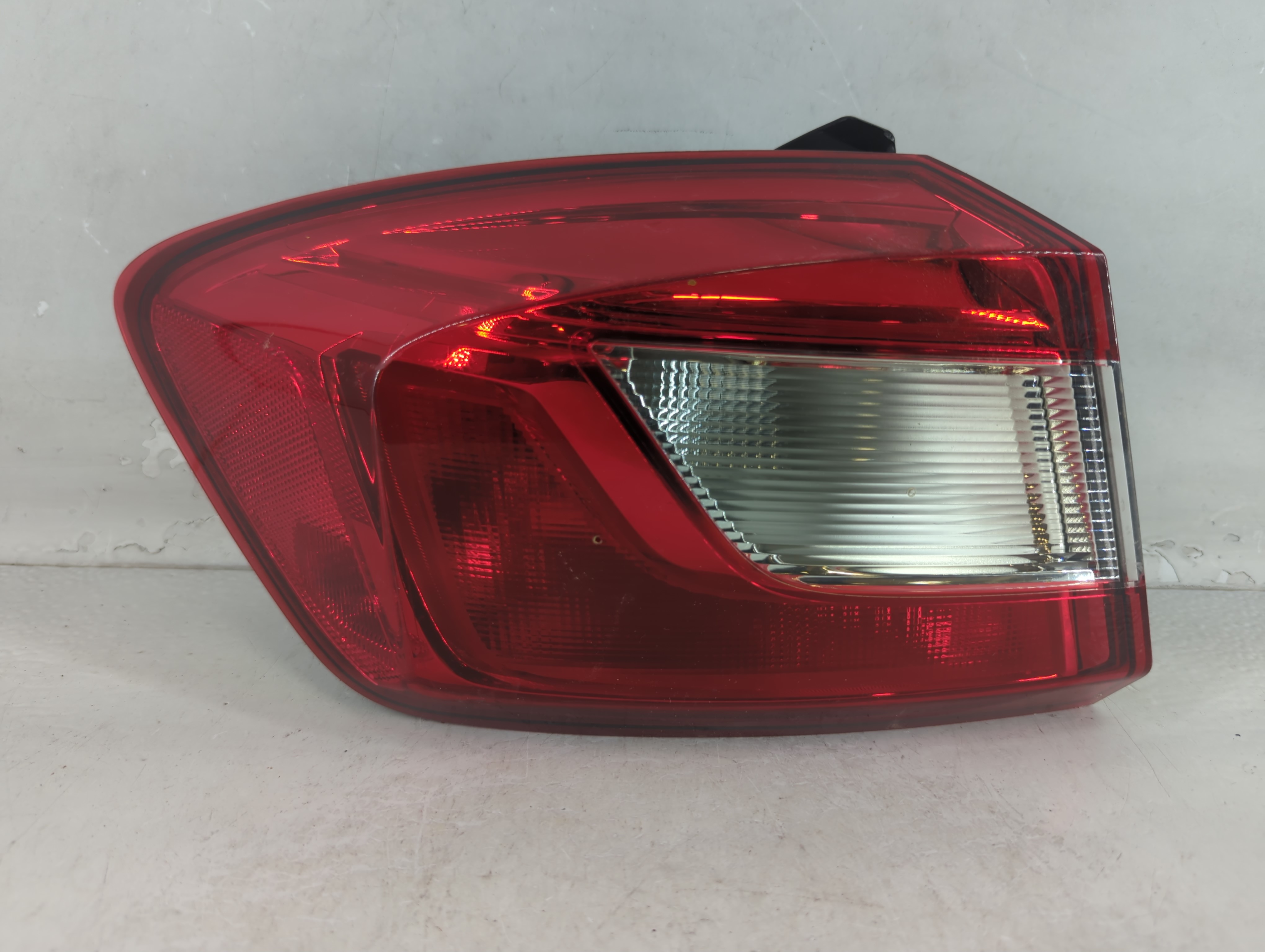 2017-2019 Chevrolet Cruze Driver Left Side Tail Light Taillight Oem 1048540 - Oemusedautoparts1.com