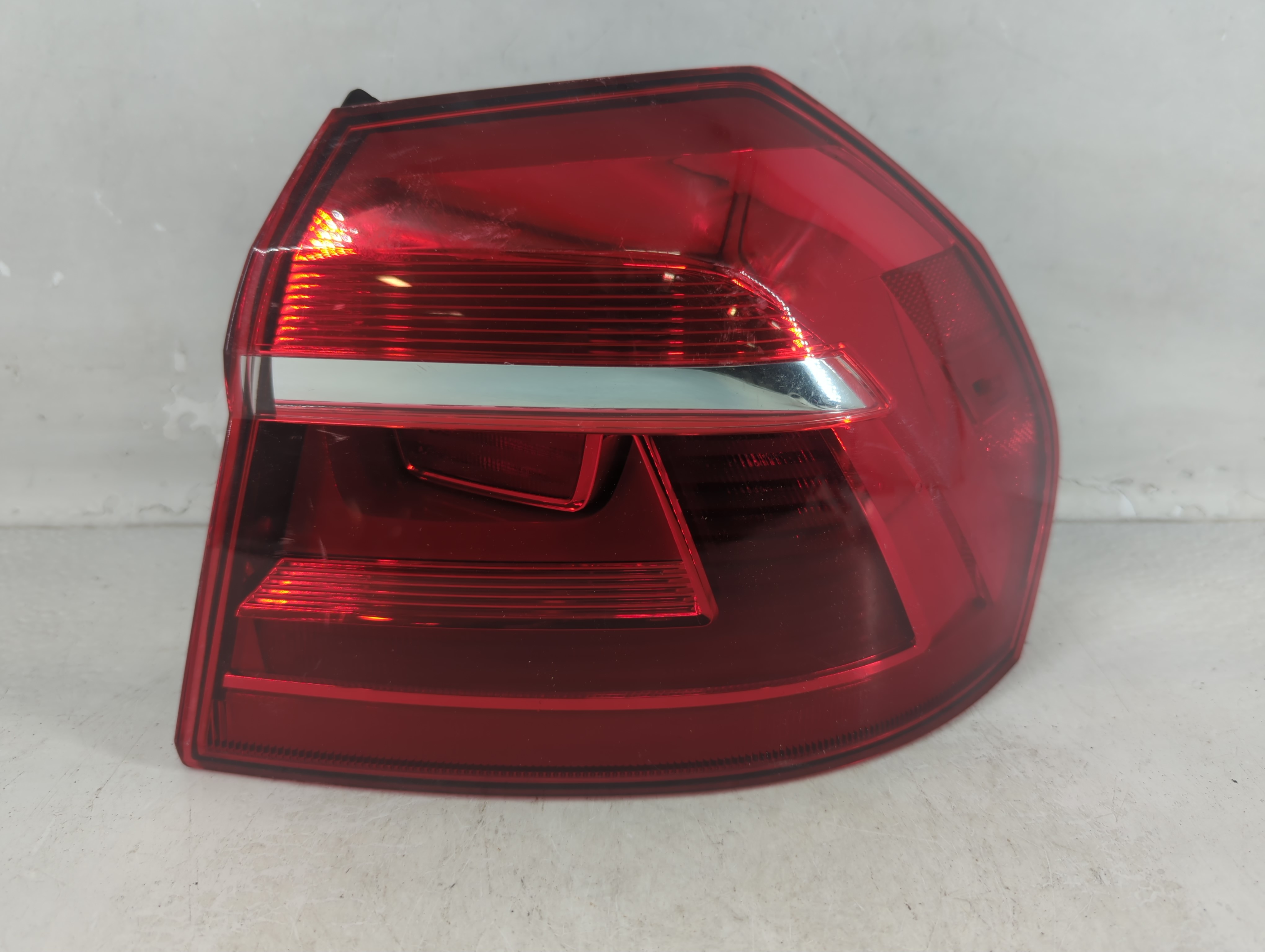 2016 Volkswagen Passat Passenger Right Side Tail Light Taillight Oem 1048552 - Oemusedautoparts1.com