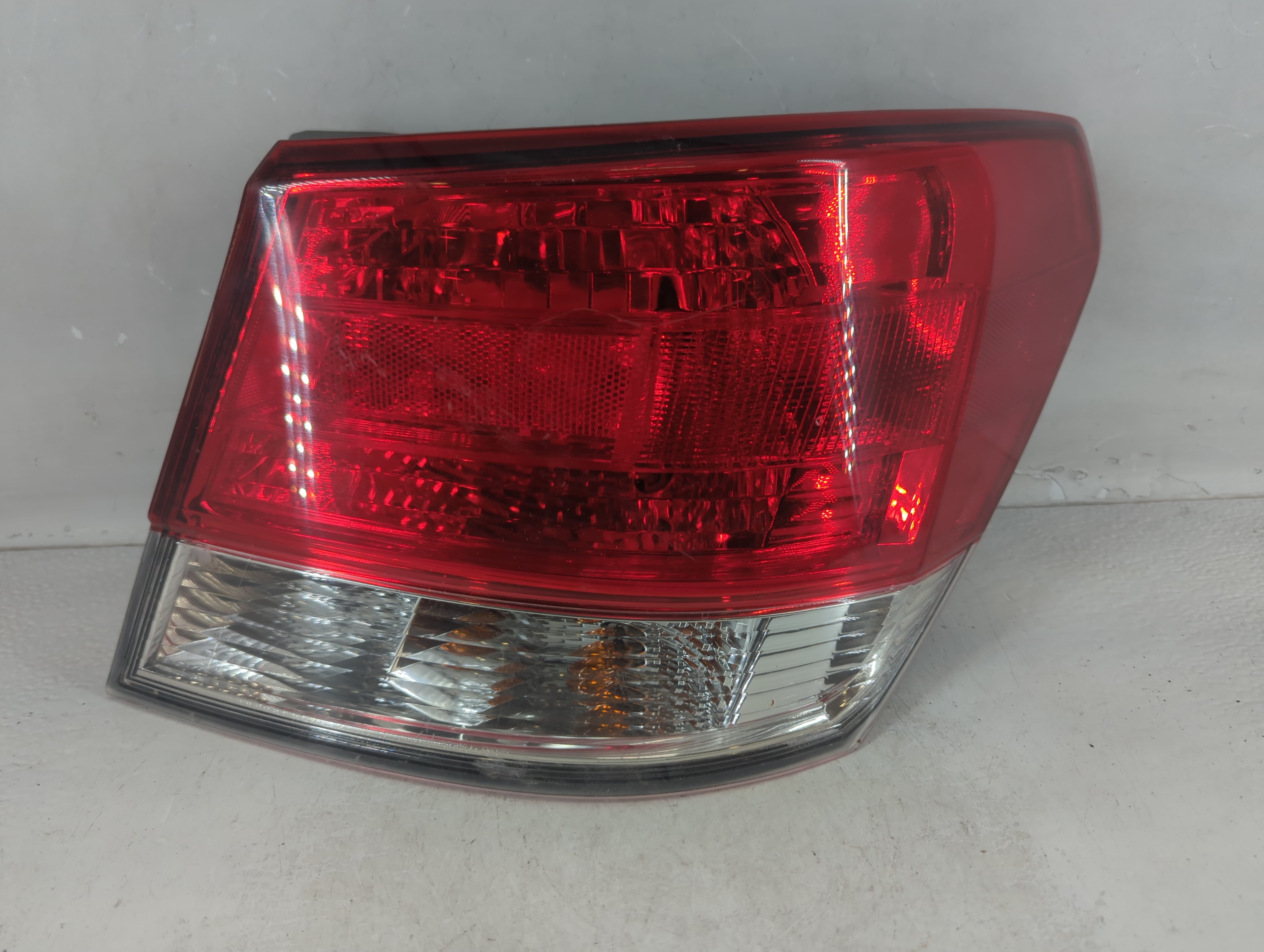 2010-2014 Subaru Legacy Passenger Right Side Tail Light Taillight Oem 1048554 - Oemusedautoparts1.com