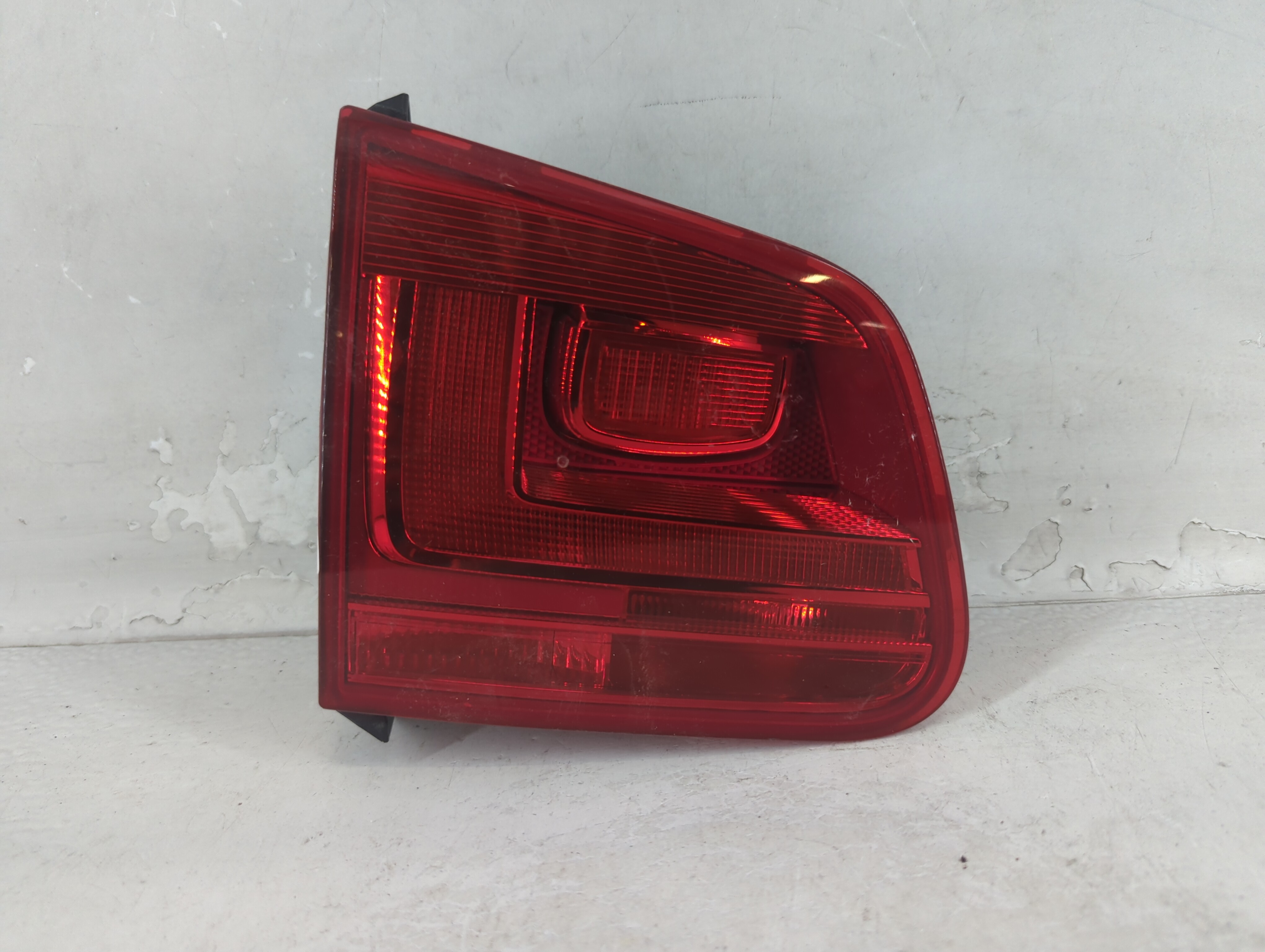 Picture of 2012-2018 Volkswagen Tiguan Driver Left Side Tail Light Taillight Oem 1048557