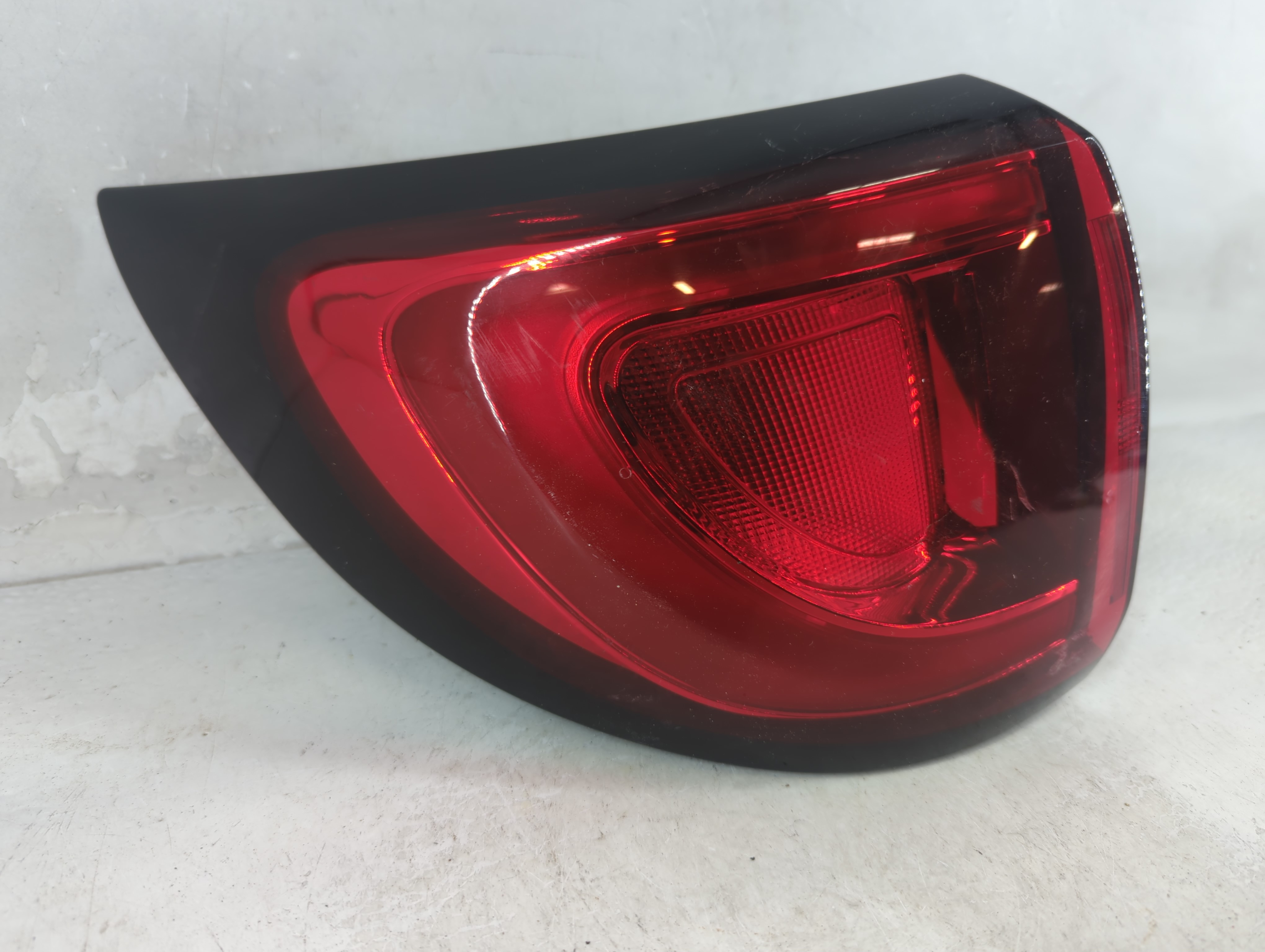 2017-2020 Chrysler Pacifica Driver Left Side Tail Light Taillight Oem 1048558 - Oemusedautoparts1.com