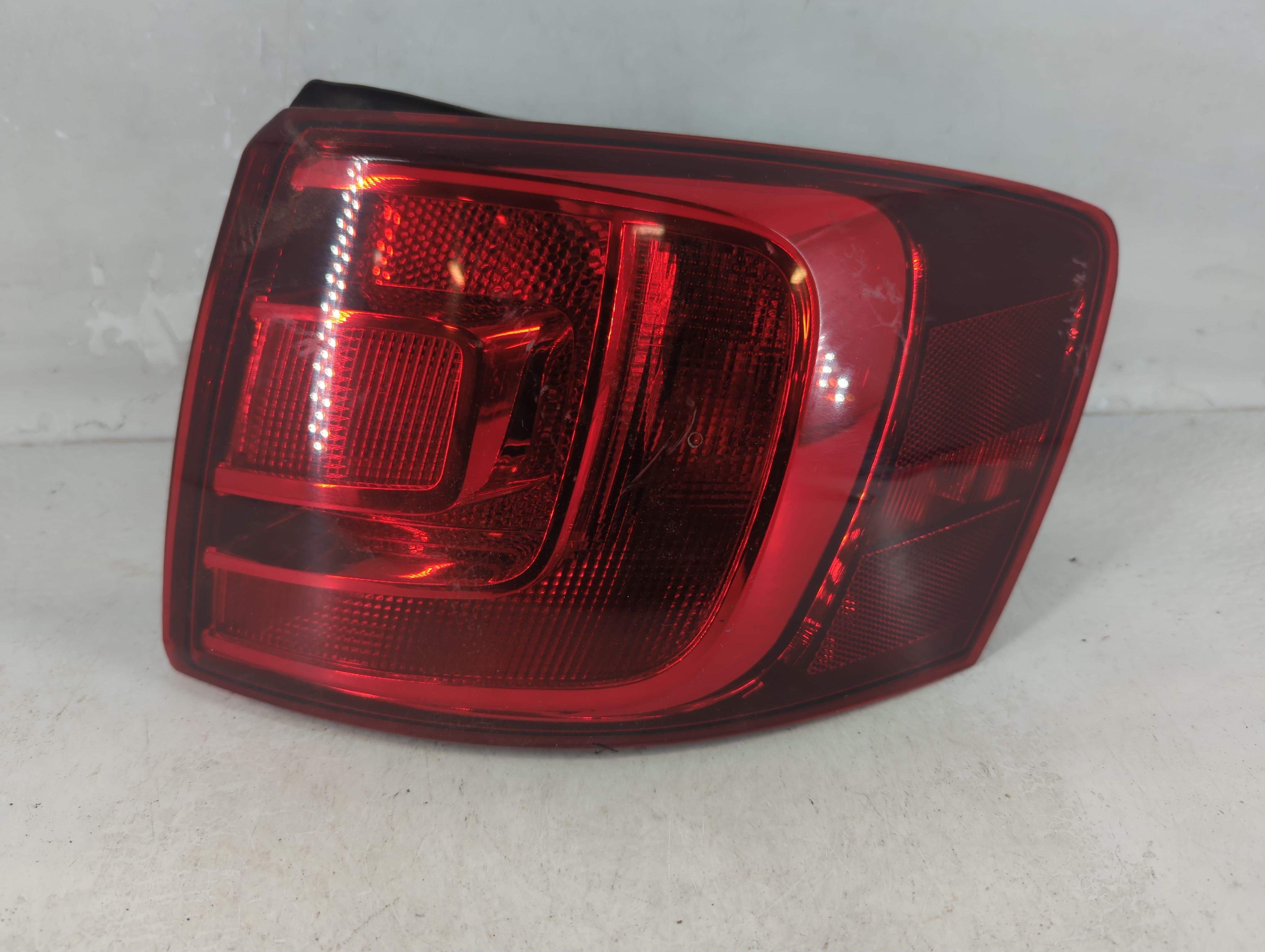 Volkswagen Gli Passenger Right Side Tail Light Taillight Oem 1048564 - Oemusedautoparts1.com