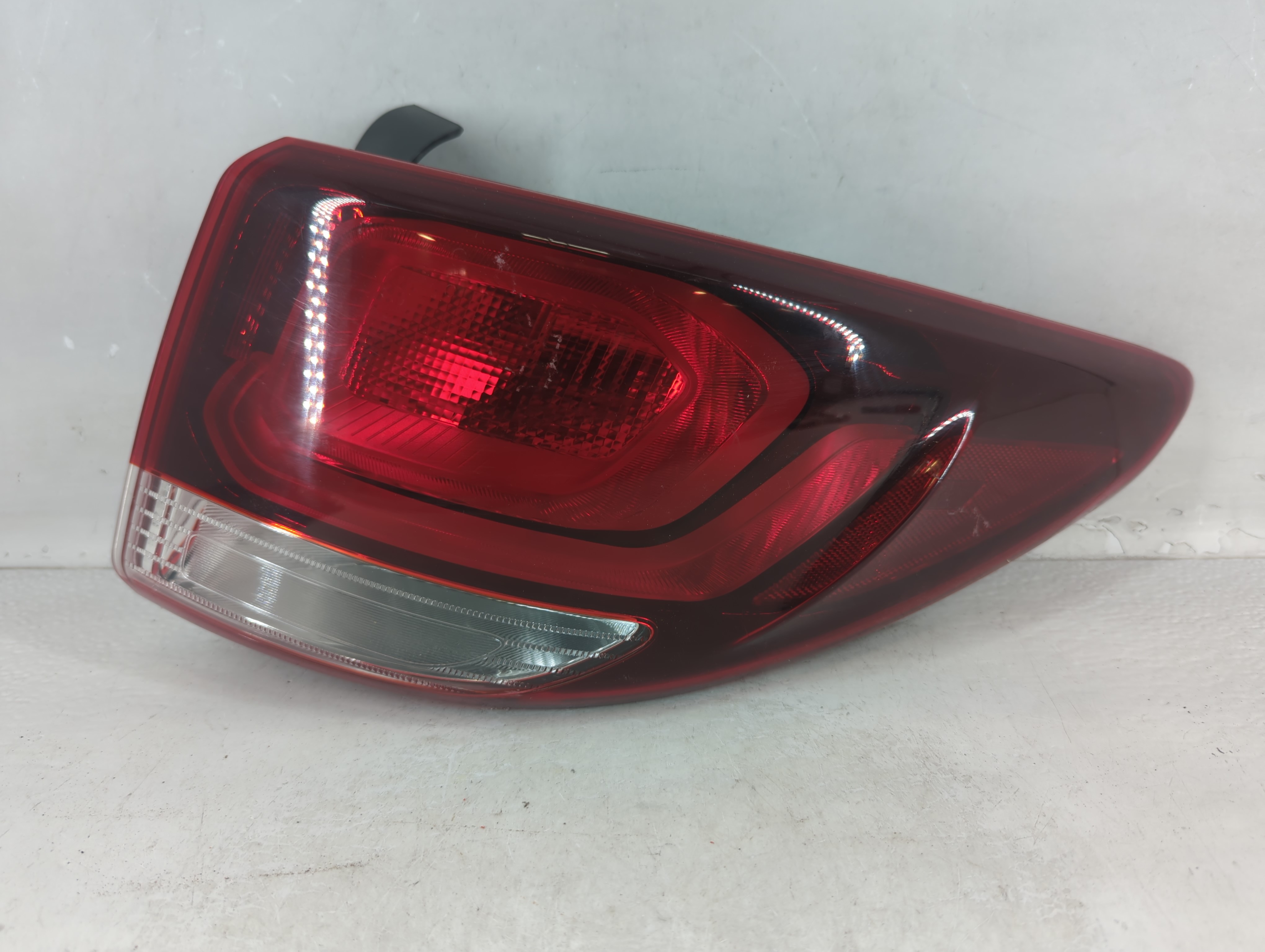 Picture of 2017-2018 Hyundai Santa Fe Passenger Right Side Tail Light Taillight Oem 1048567