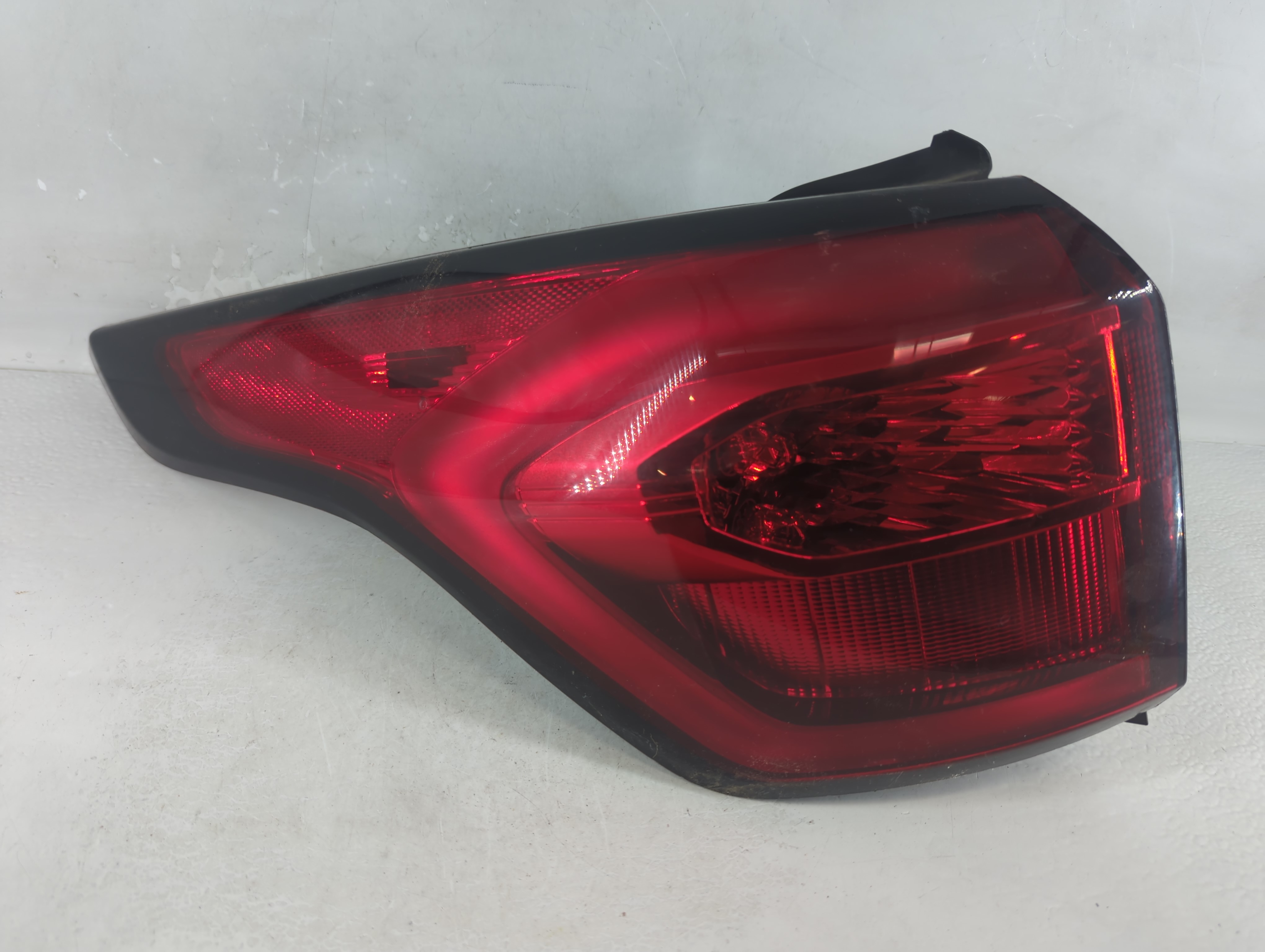 Picture of 2019-2019 Ford Escape Driver Left Side Tail Light Taillight Oem 1048570