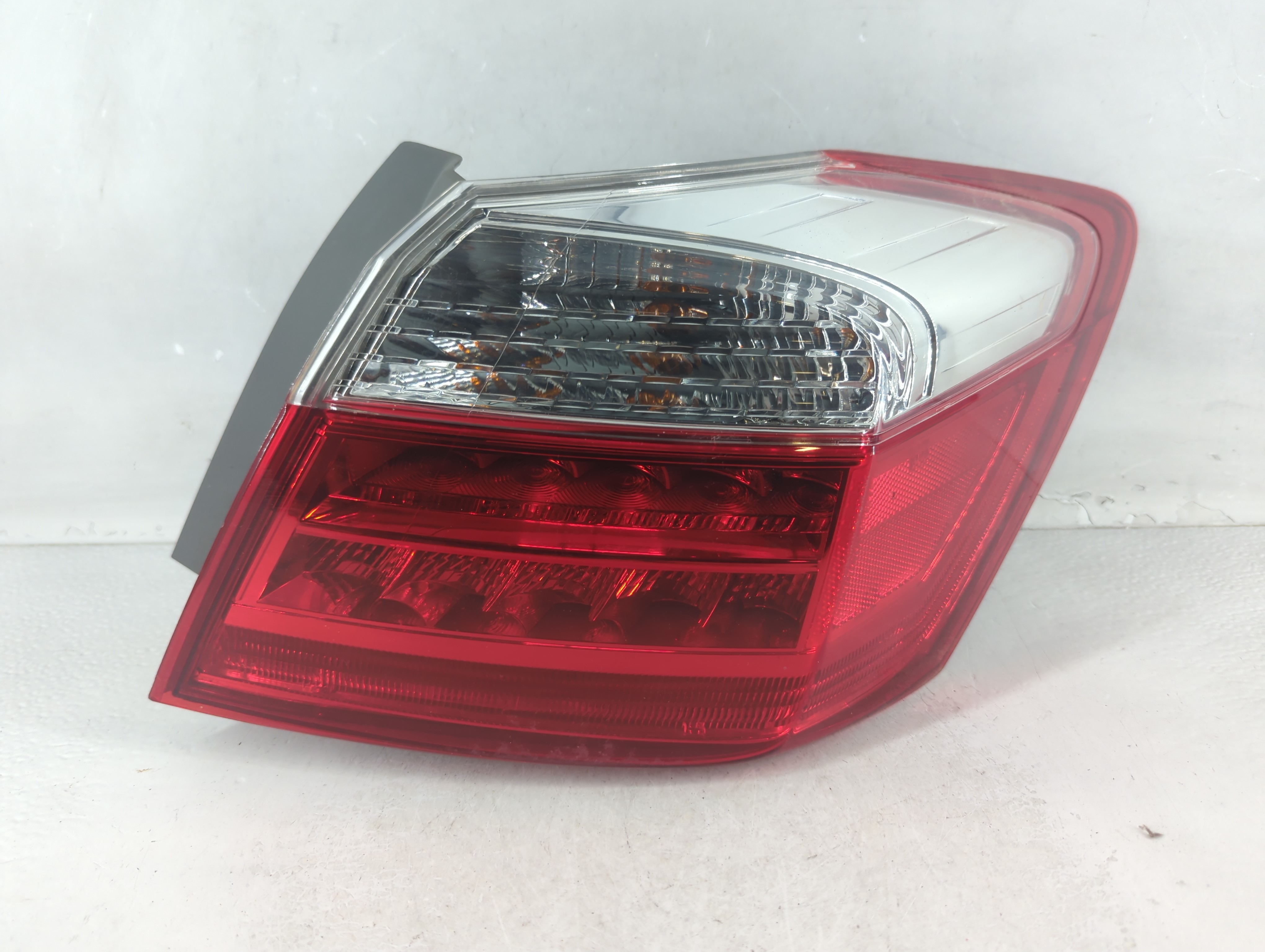 Picture of 2013-2015 Honda Accord Passenger Right Side Tail Light Taillight Oem 1048574