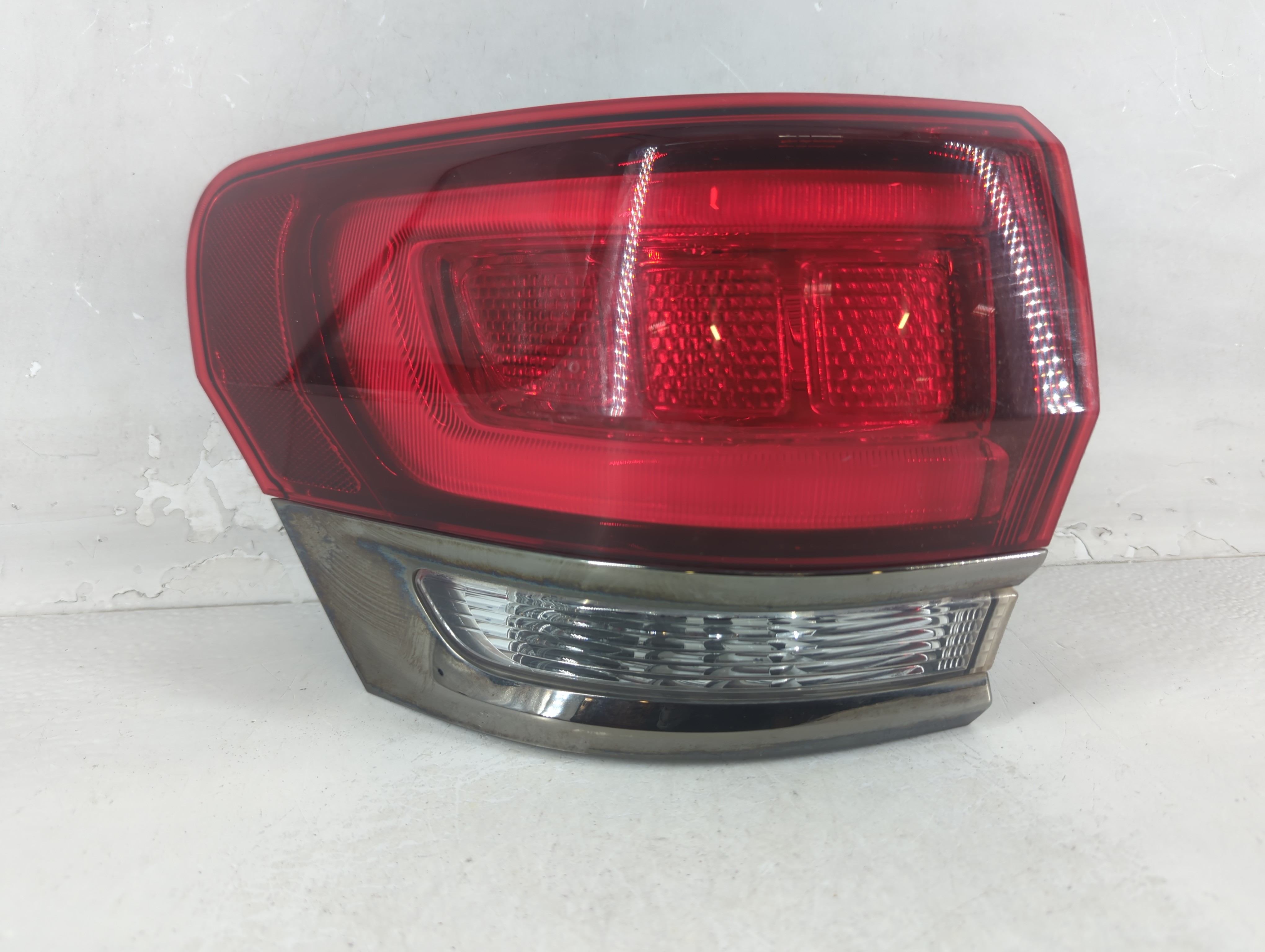 2015-2016 Jeep Grand Cherokee Driver Left Side Tail Light Taillight Oem 1048575 - Oemusedautoparts1.com