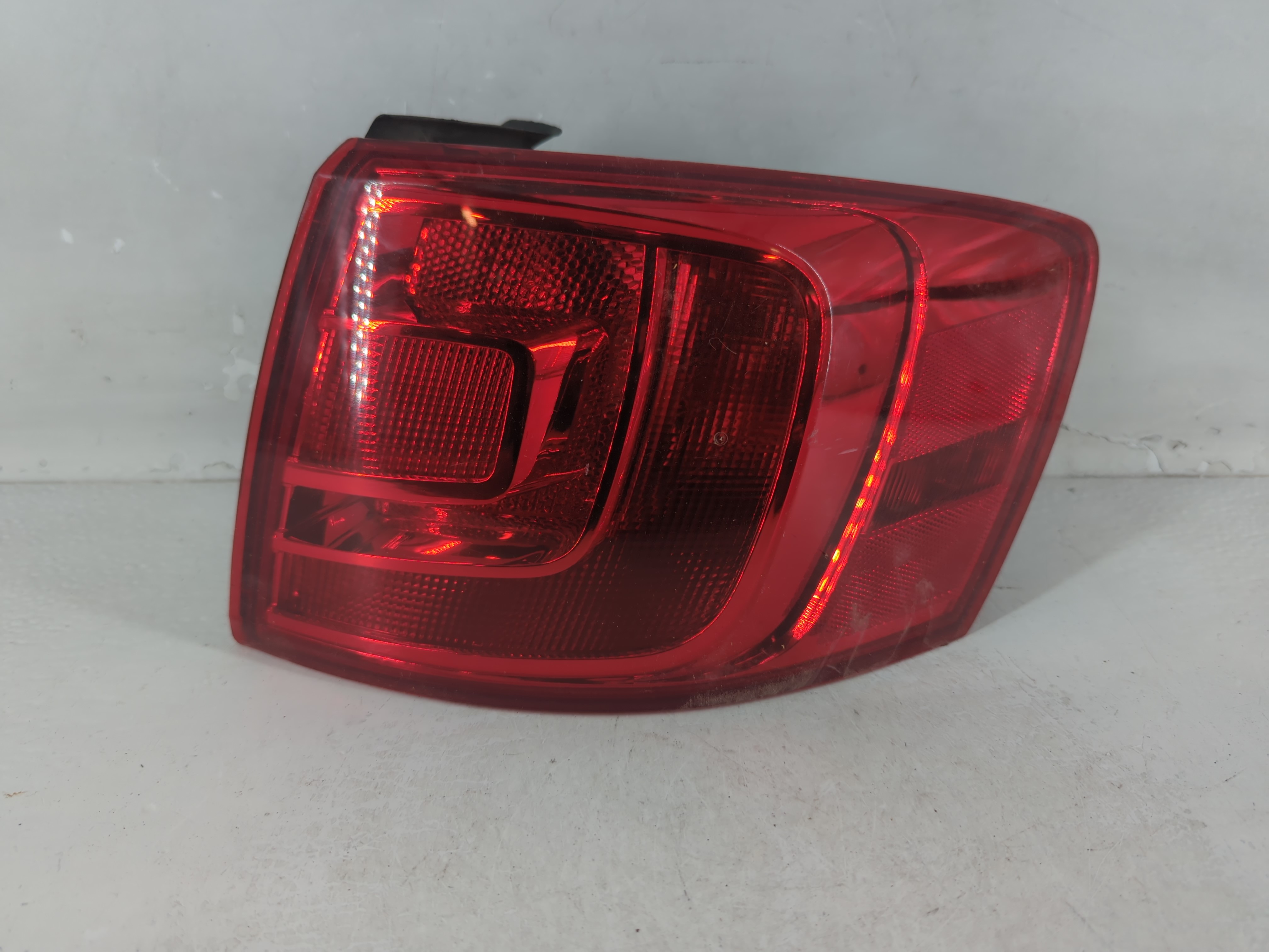 Picture of 2011-2014 Volkswagen Jetta Passenger Right Side Tail Light Taillight Oem 1048578