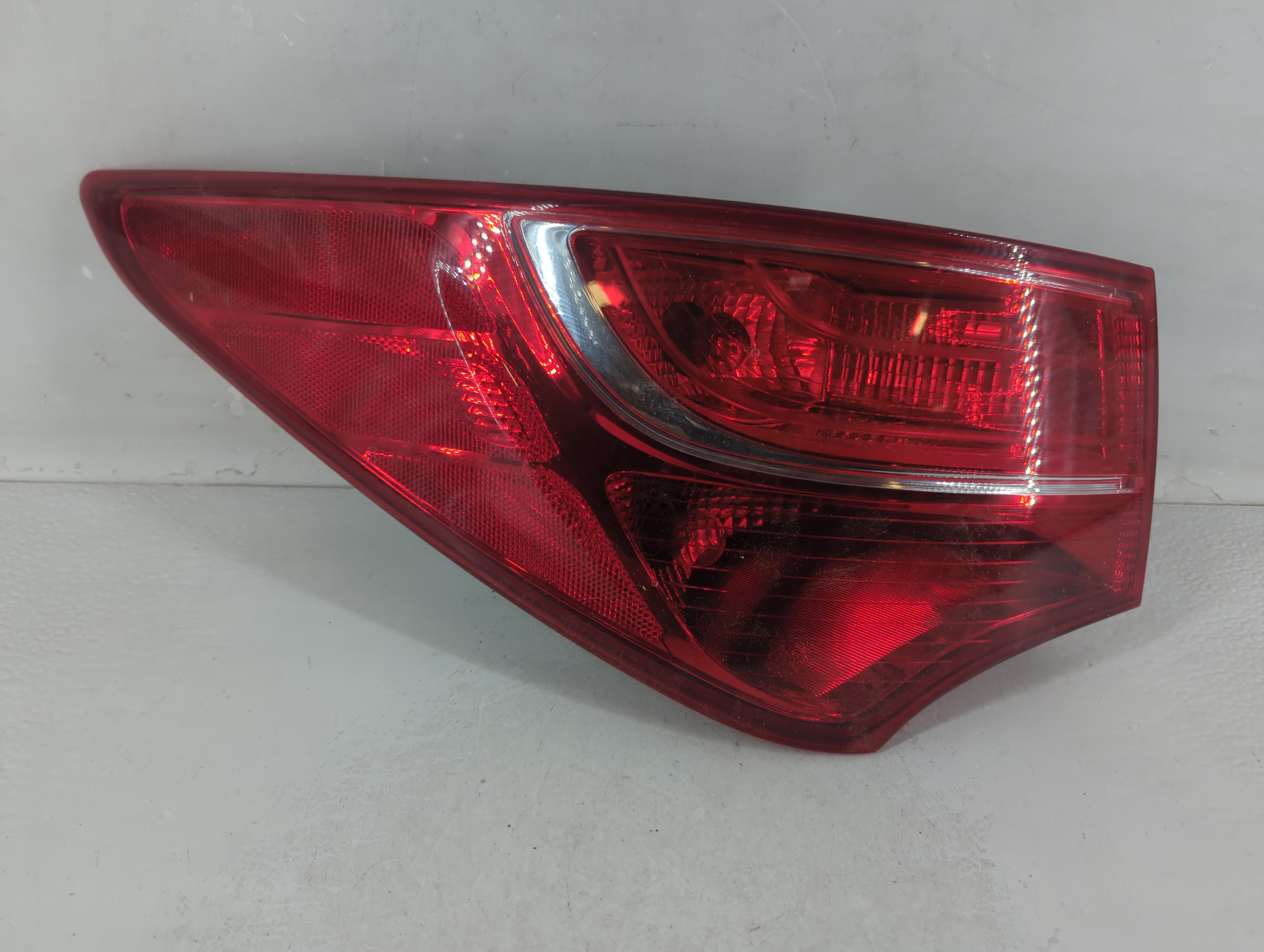 2013-2016 Hyundai Santa Fe Driver Left Side Tail Light Taillight Oem 1048609 - Oemusedautoparts1.com