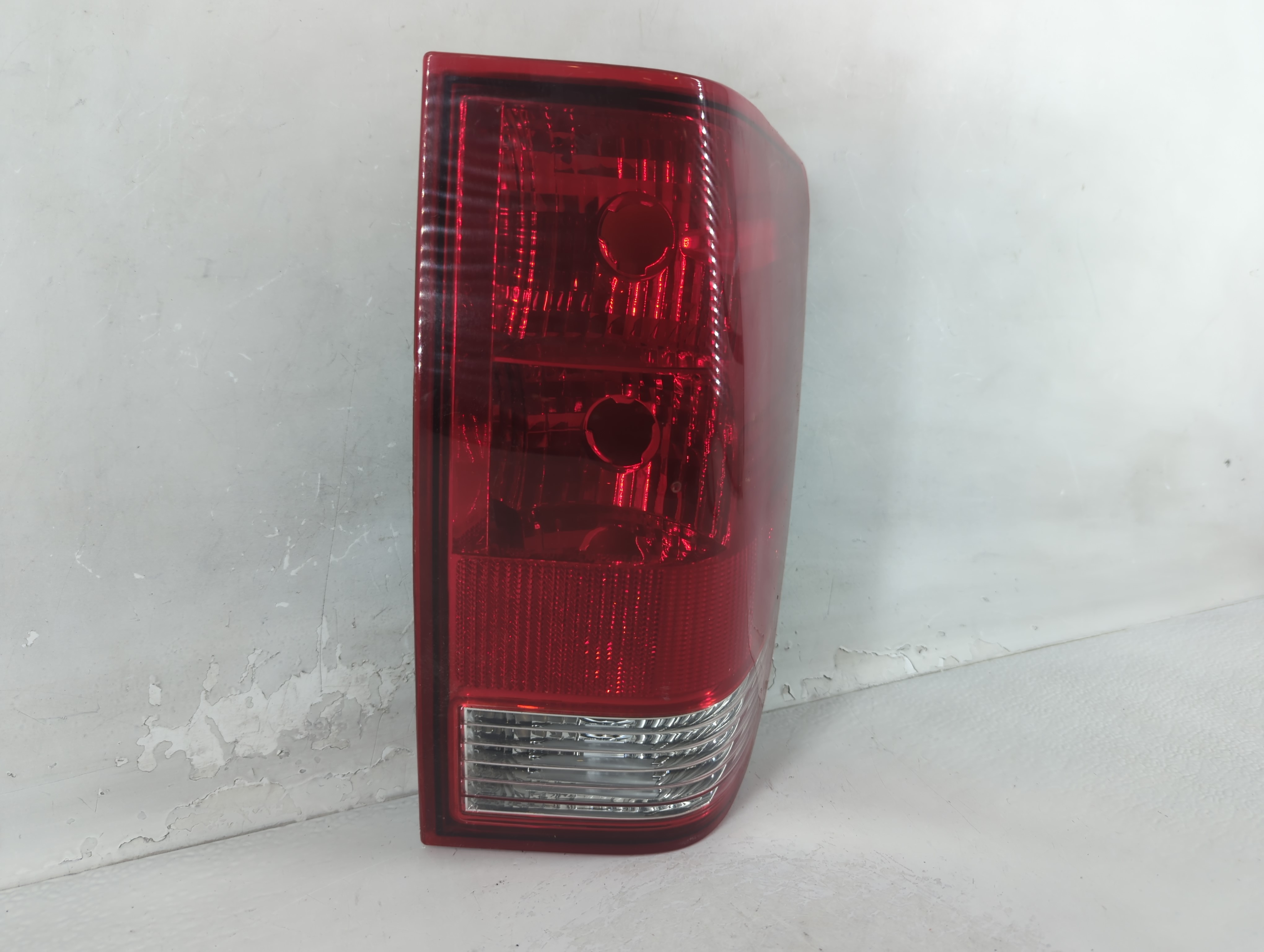 Picture of 2013 Nissan Titan Passenger Right Side Tail Light Taillight Oem 1048610