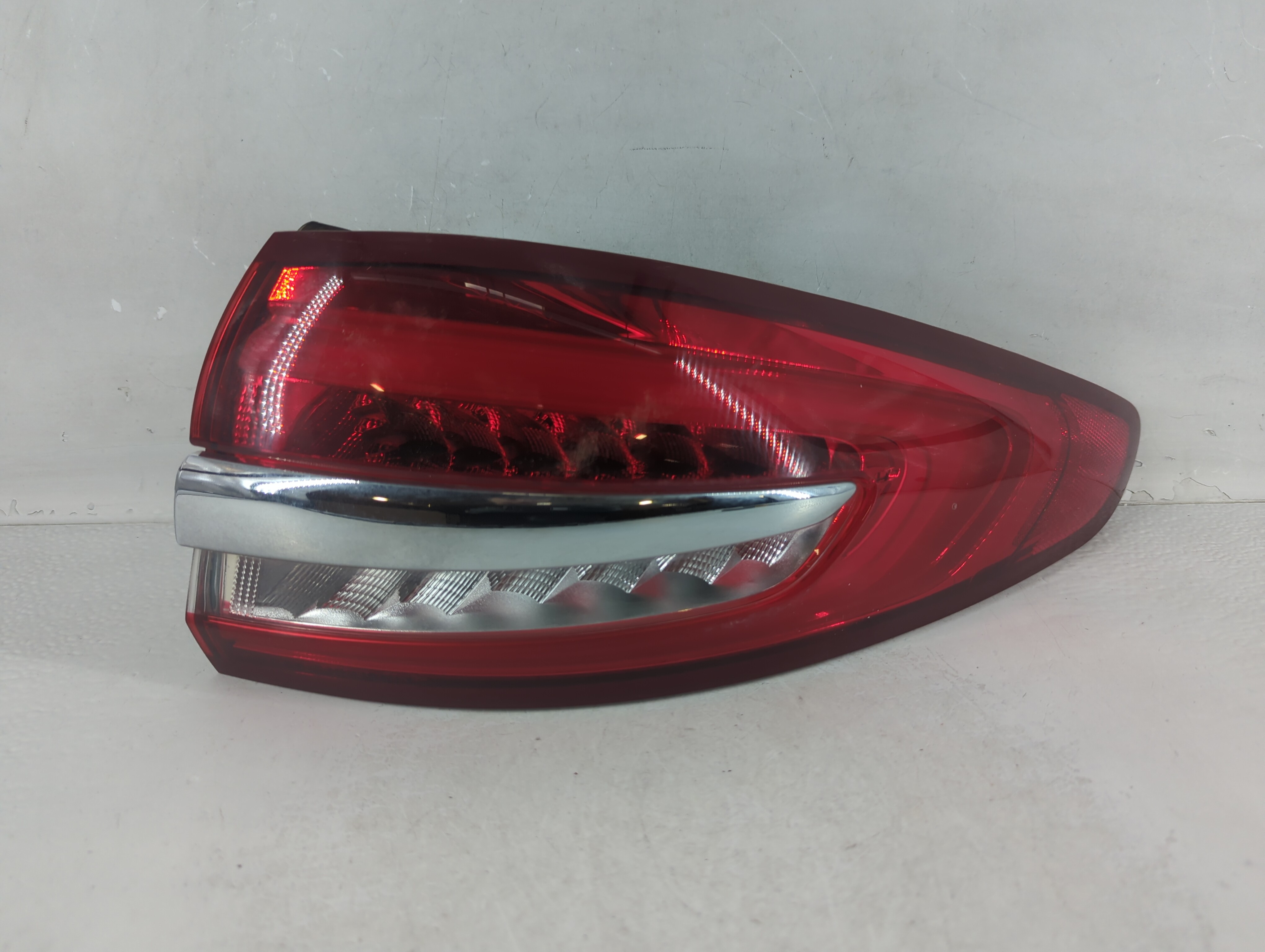 2017-2020 Ford Fusion Passenger Right Side Tail Light Taillight Oem 1048618 - Oemusedautoparts1.com