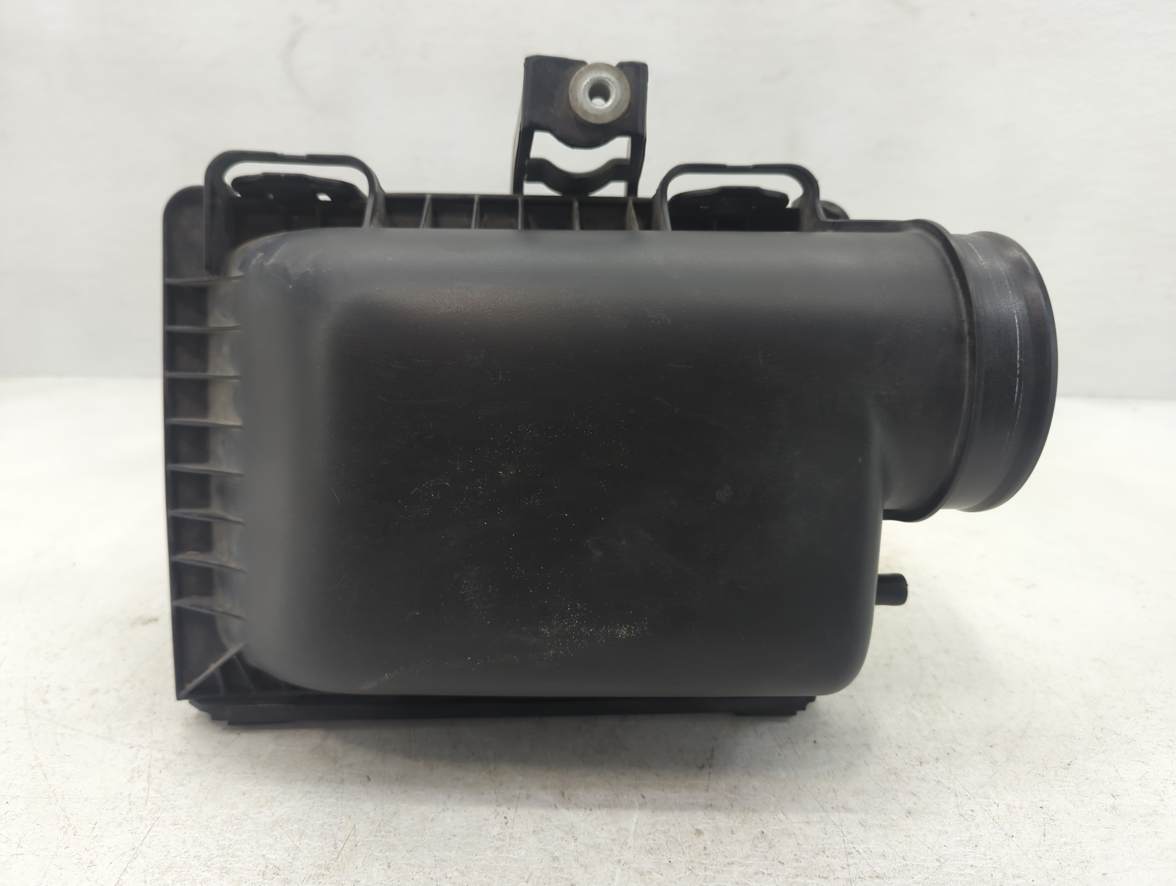 Picture of 2008-2010 Dodge Challenger Air Cleaner Intake-duct Hose Tube 1048661