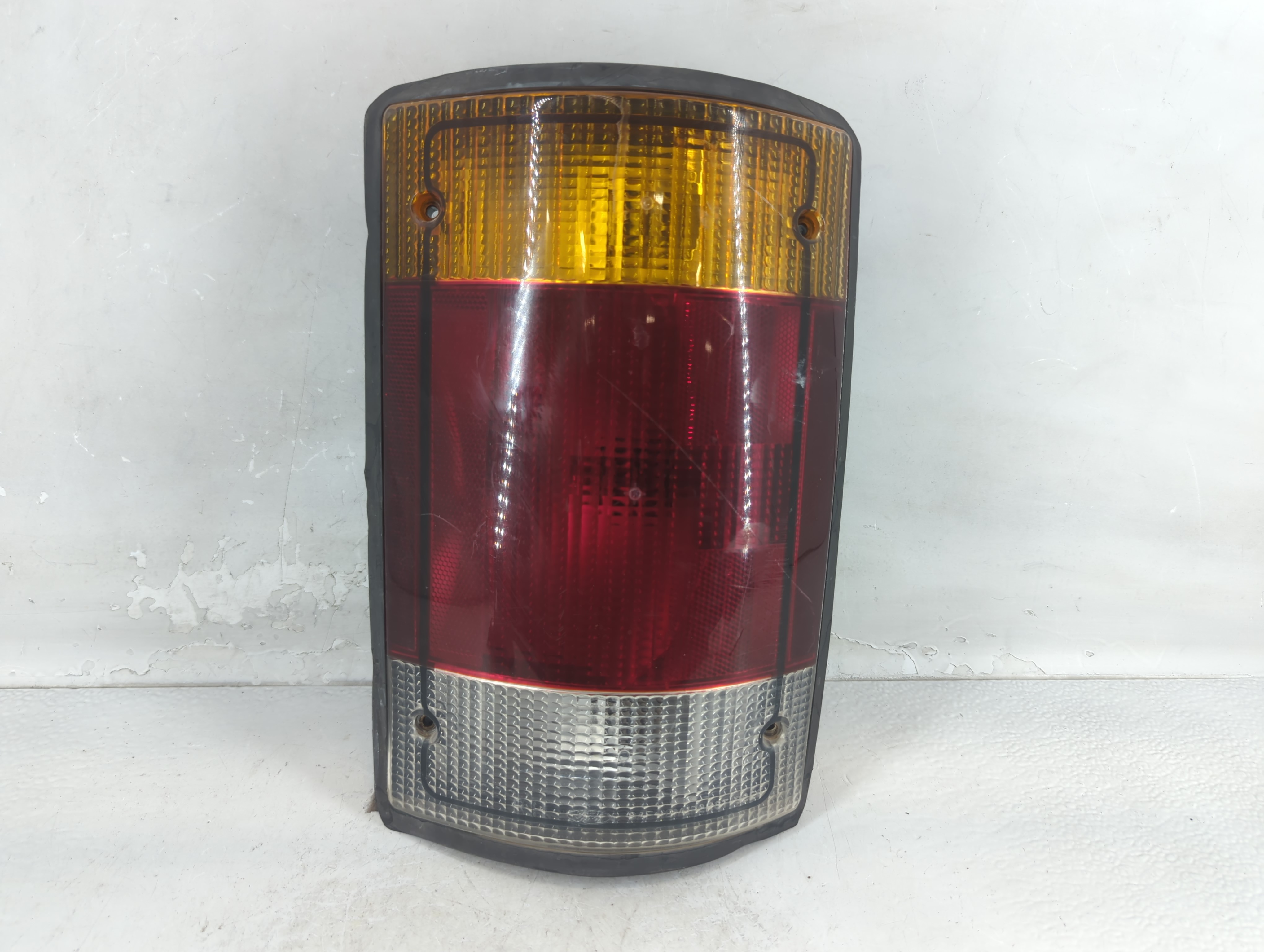 1993 Ford E-150 Passenger Right Side Tail Light Taillight Oem 1048771 - Oemusedautoparts1.com