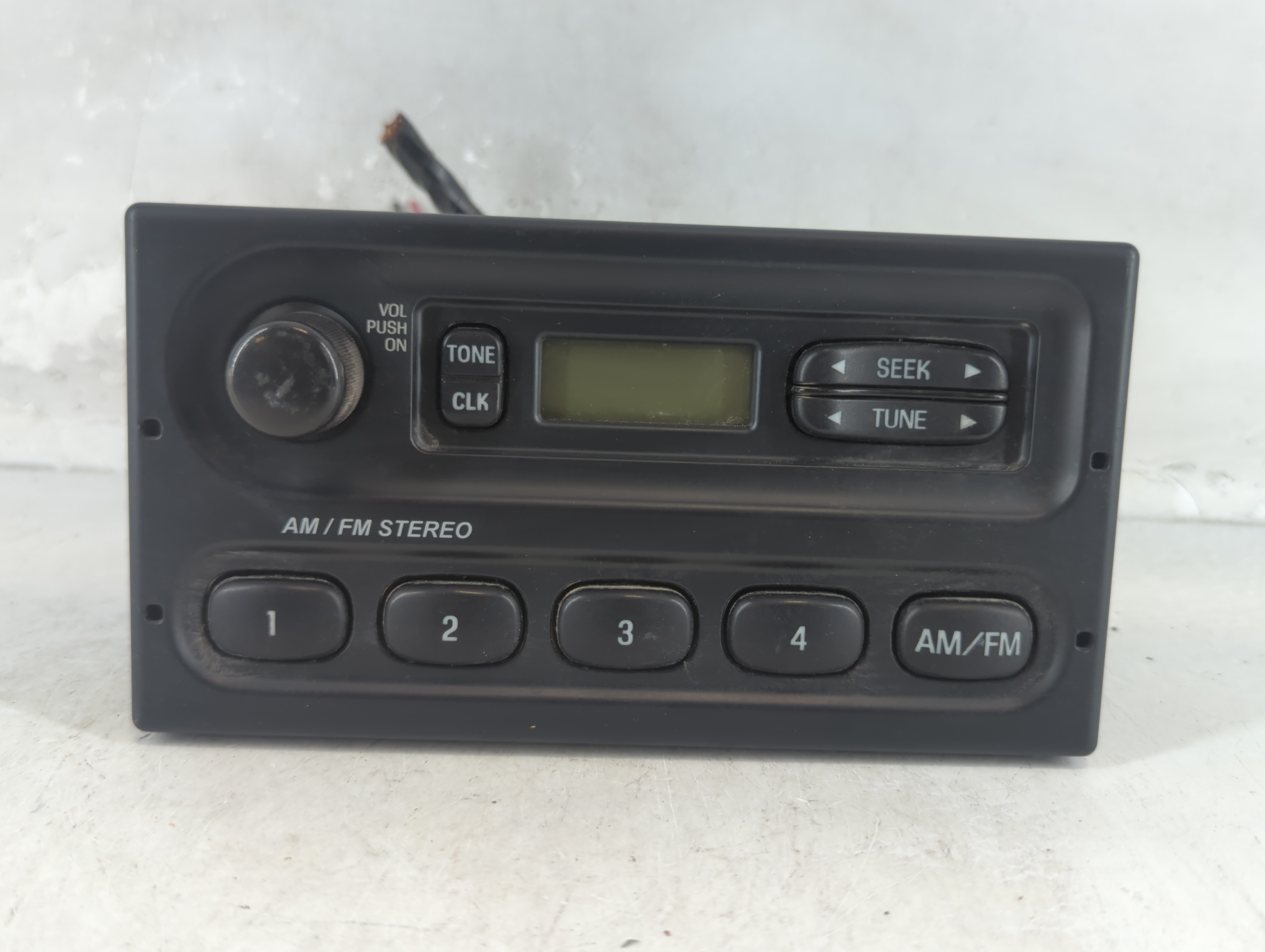 2003-2009 Ford Crown Victoria Am Fm Cd Player Radio Receiver 1048842 - Oemusedautoparts1.com