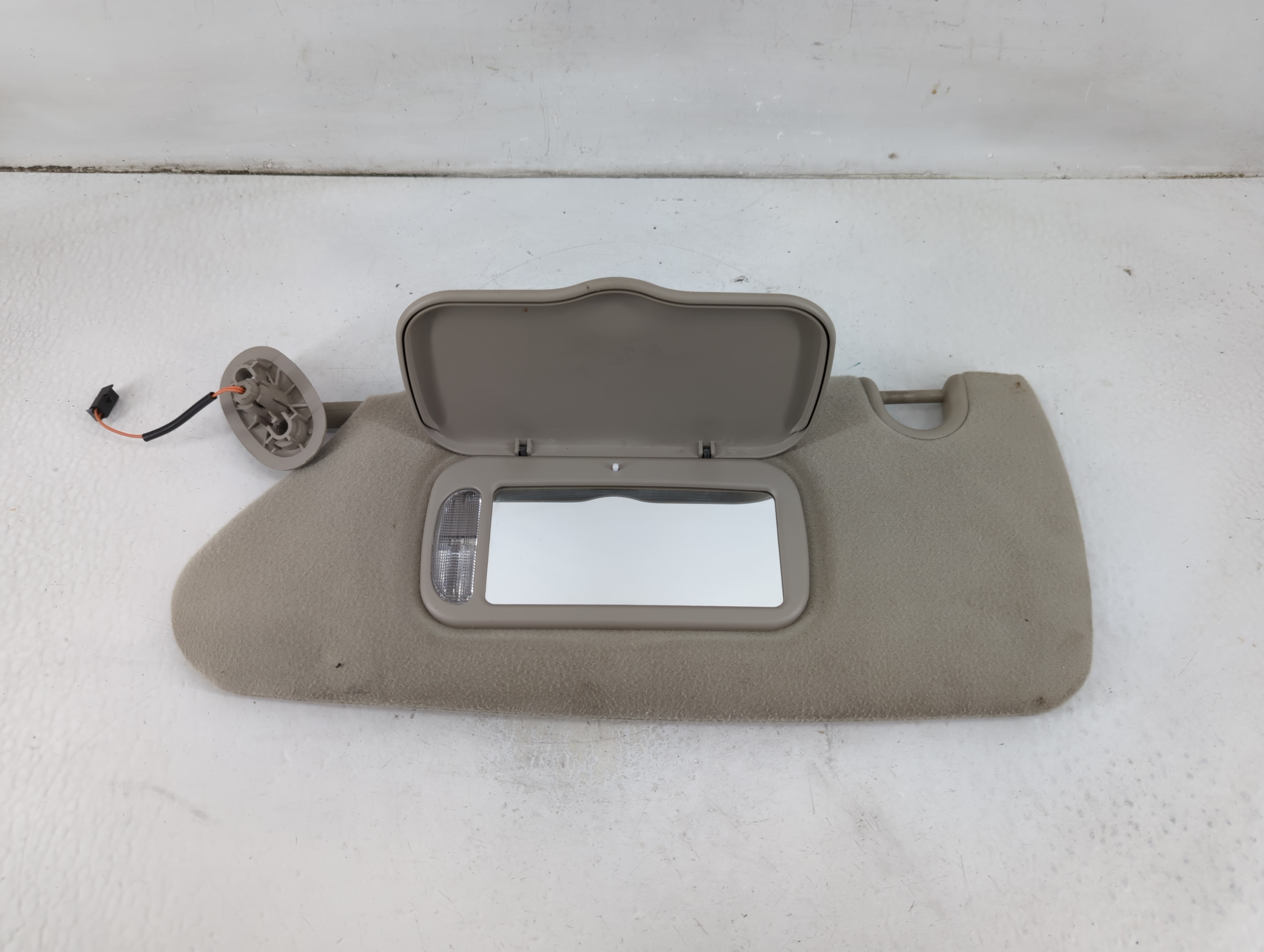 Picture of 2004-2007 Chrysler Town & Country Driver Sun Visor Mirror Left Sunvisor 1048872