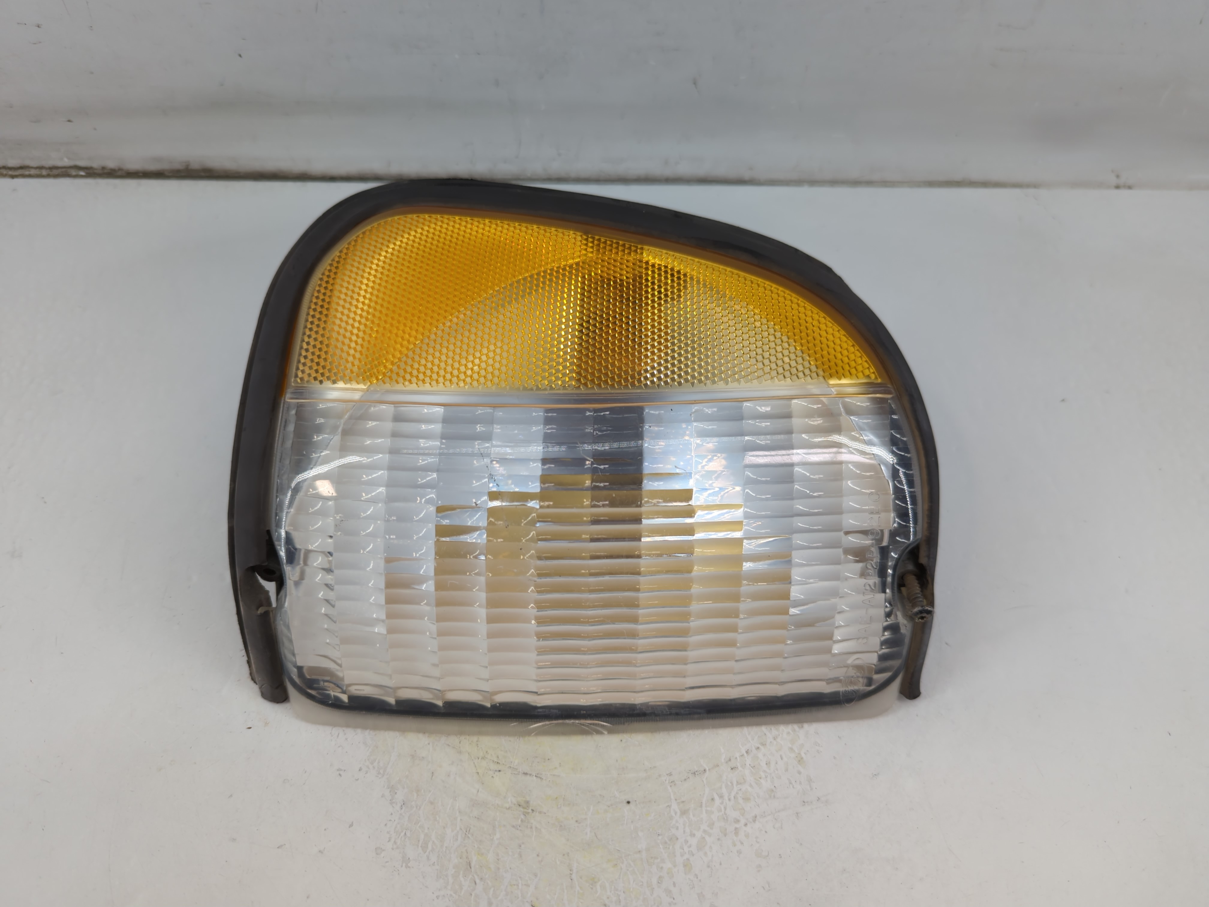 Ford E-150 Passenger Right Oem Head Light Headlight Lamp 1049071 - Oemusedautoparts1.com