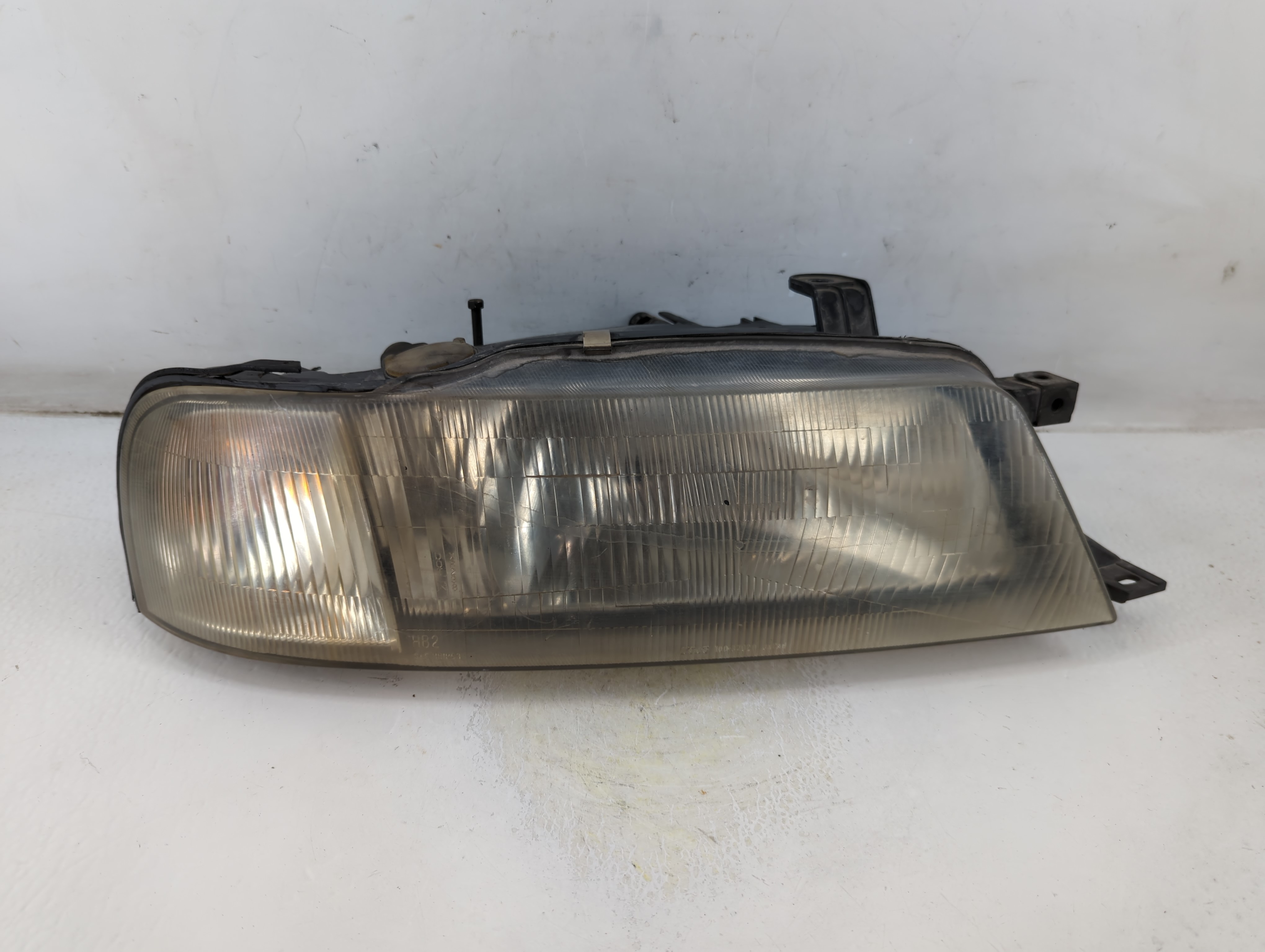 1995-1998 Suzuki Esteem Driver Left Oem Head Light Headlight Lamp 1049074 - Oemusedautoparts1.com
