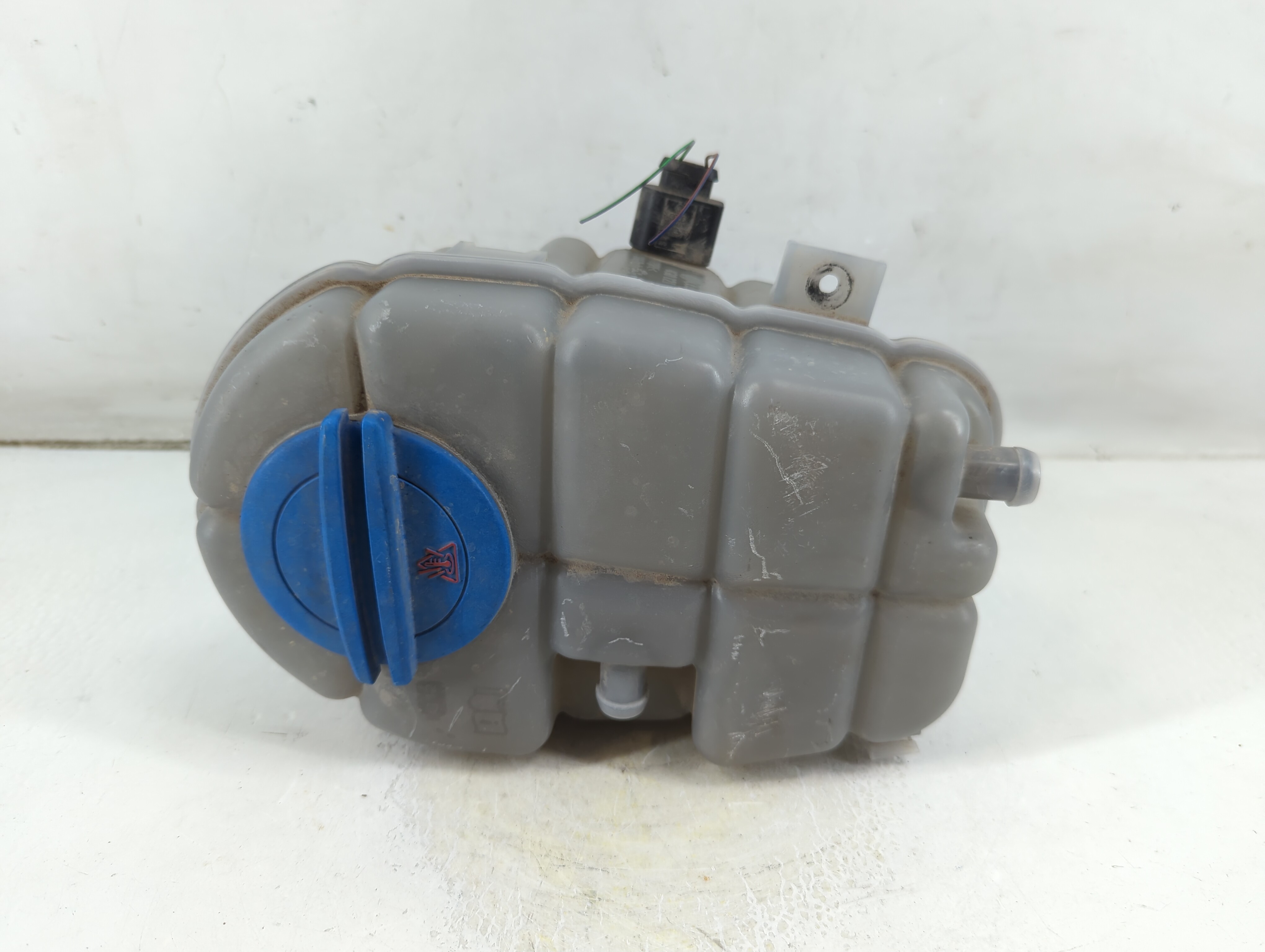 Picture of 2012-2018 Audi A6 Windshield Washer Fluid Reservoir Bottle Oem 1049109