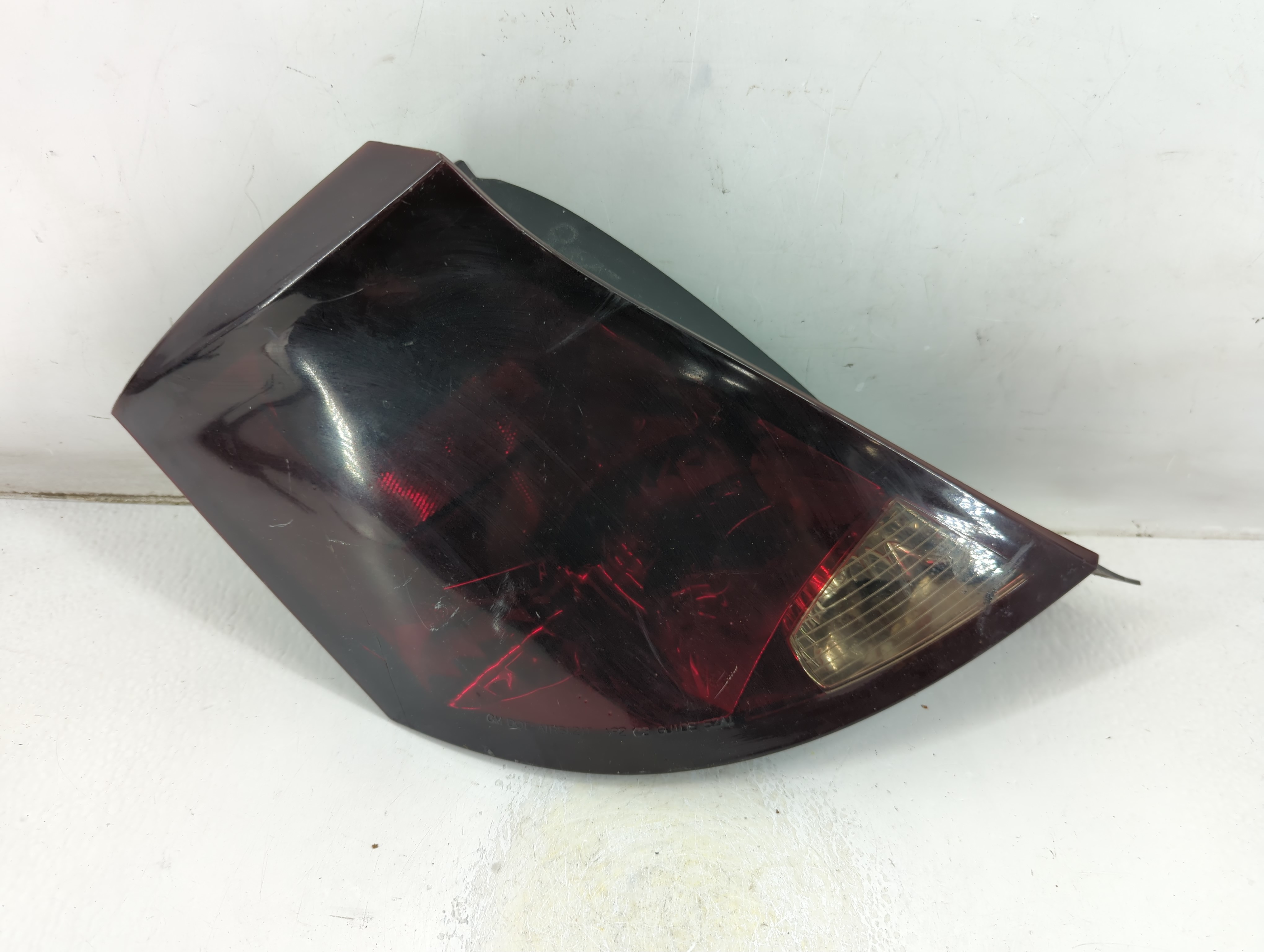 2003-2007 Saturn Ion Driver Left Side Tail Light Taillight Oem 1049127 - Oemusedautoparts1.com