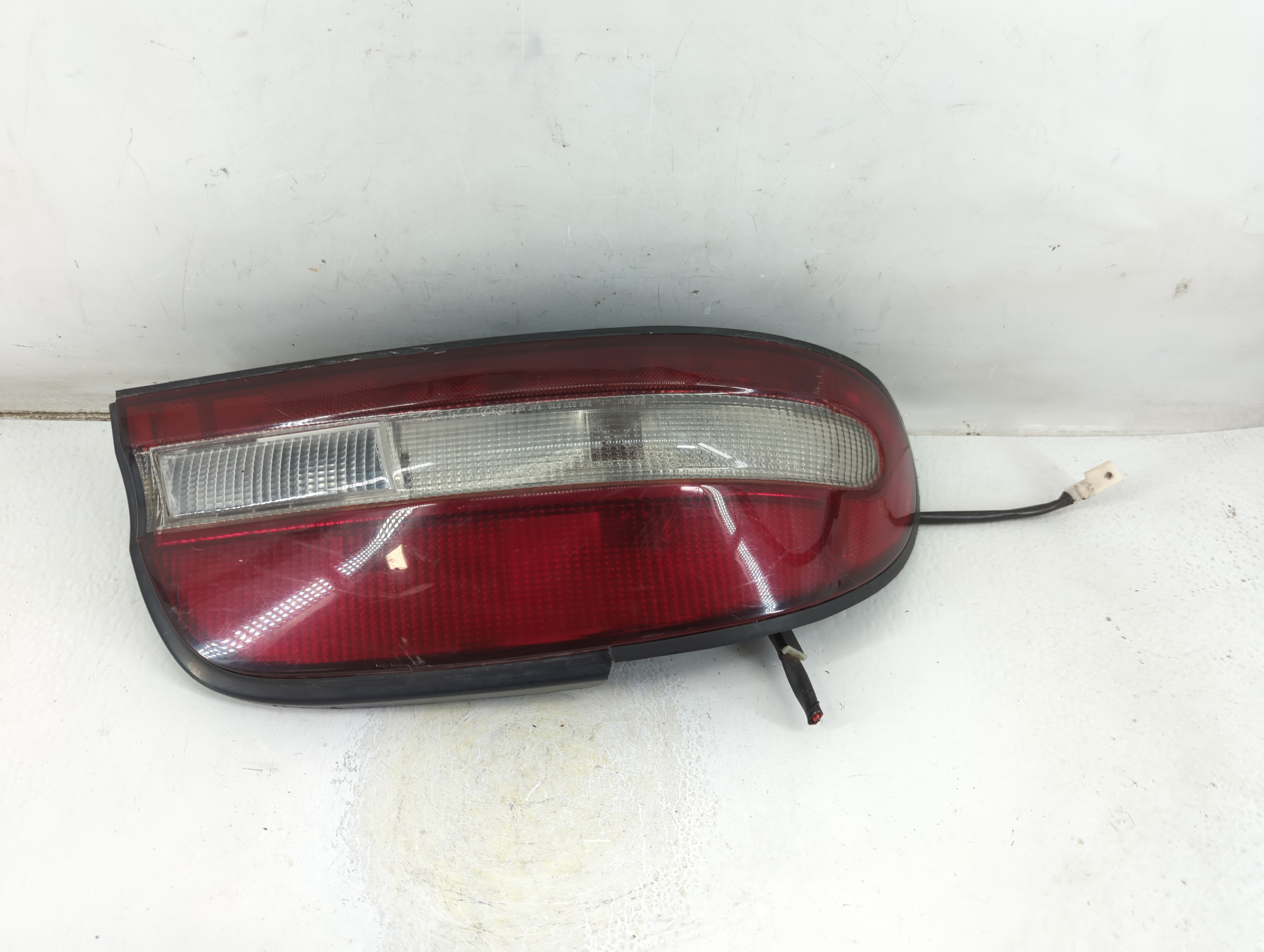 1995-1997 Nissan Altima Driver Left Side Tail Light Taillight Oem 1049138 - Oemusedautoparts1.com