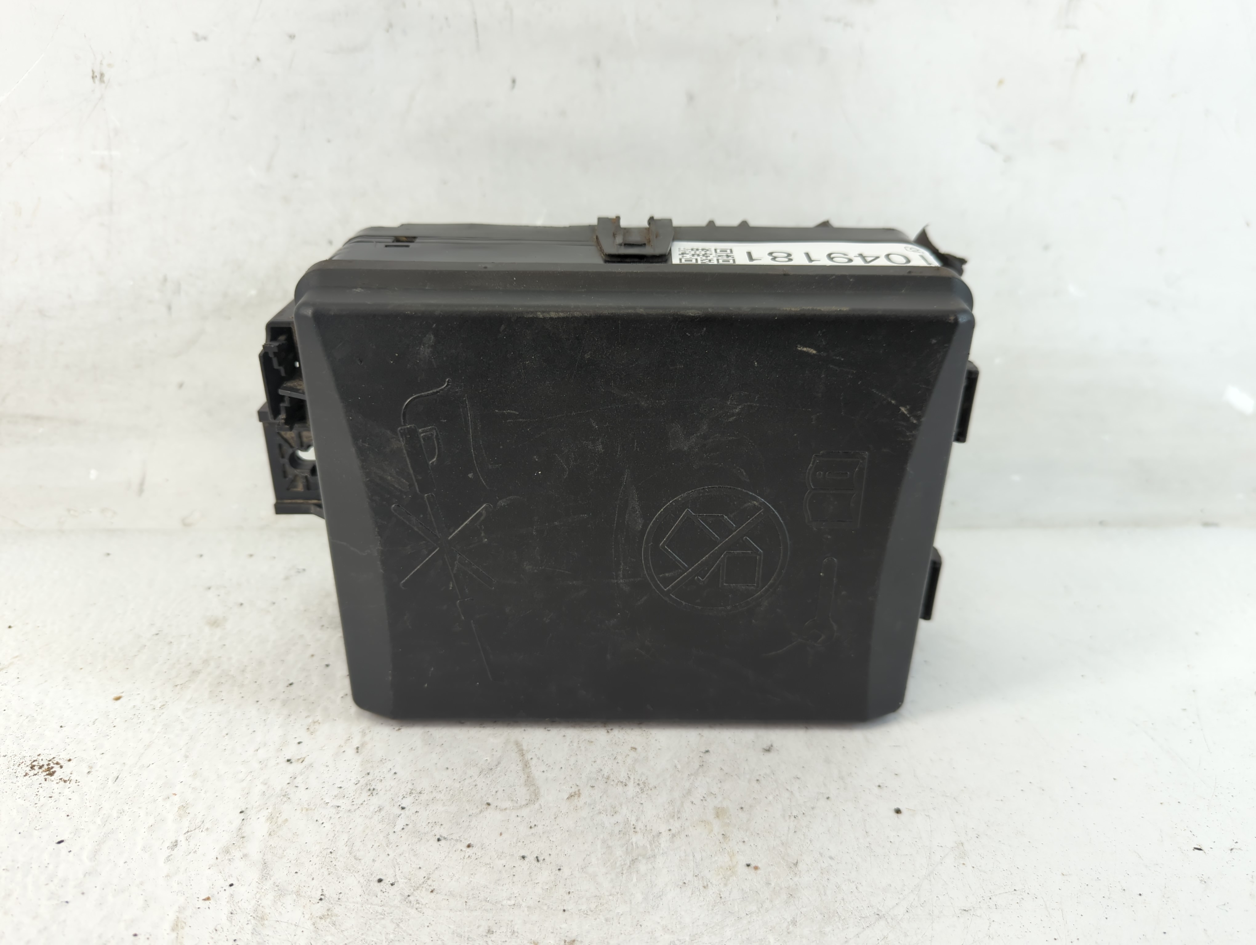 Picture of 2012-2016 Chevrolet Sonic Fusebox Fuse Box Relay Module 95092984 1049181