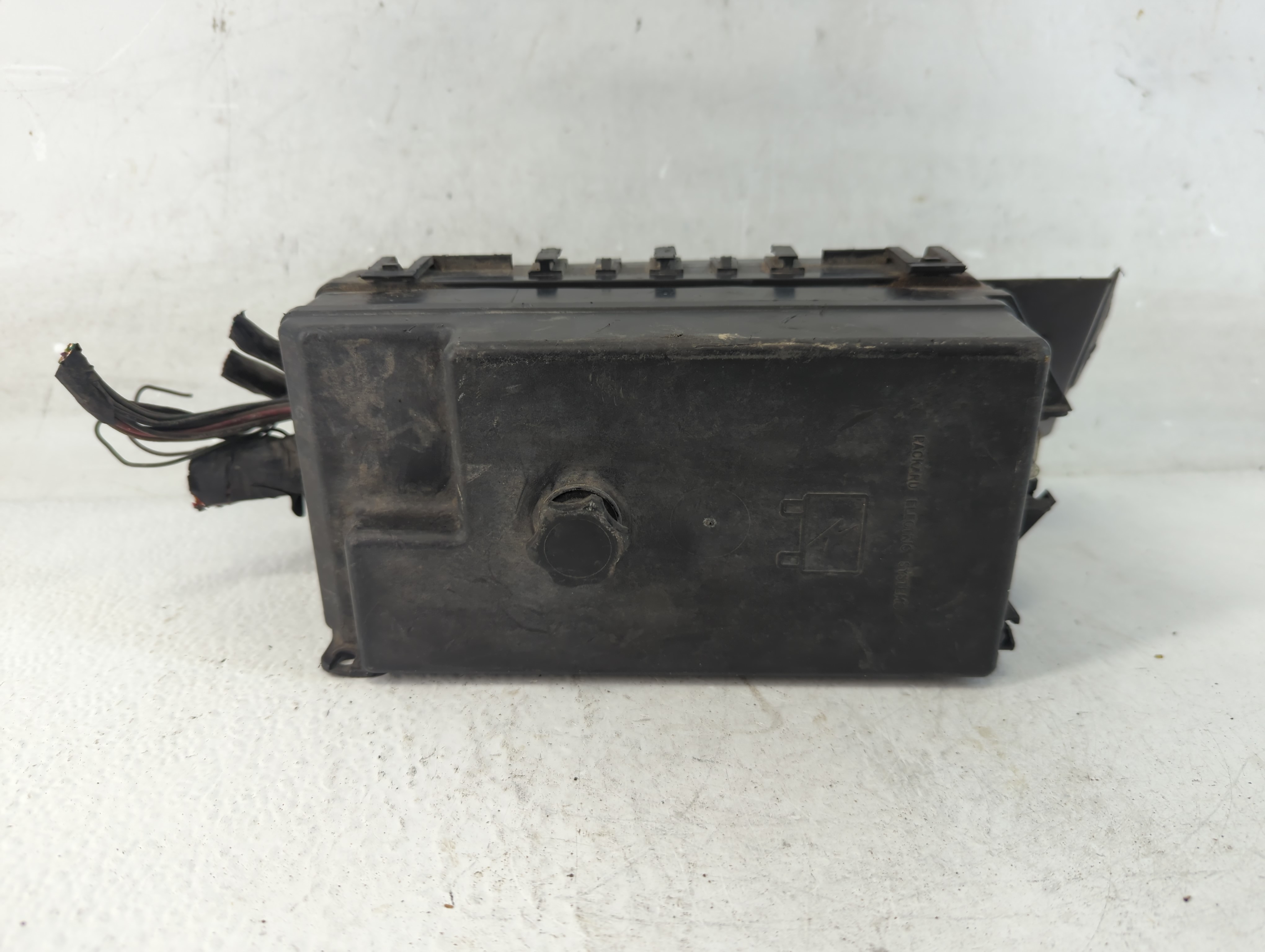 Picture of 1999 Cadillac Seville Fusebox Fuse Box Relay Module 1049217